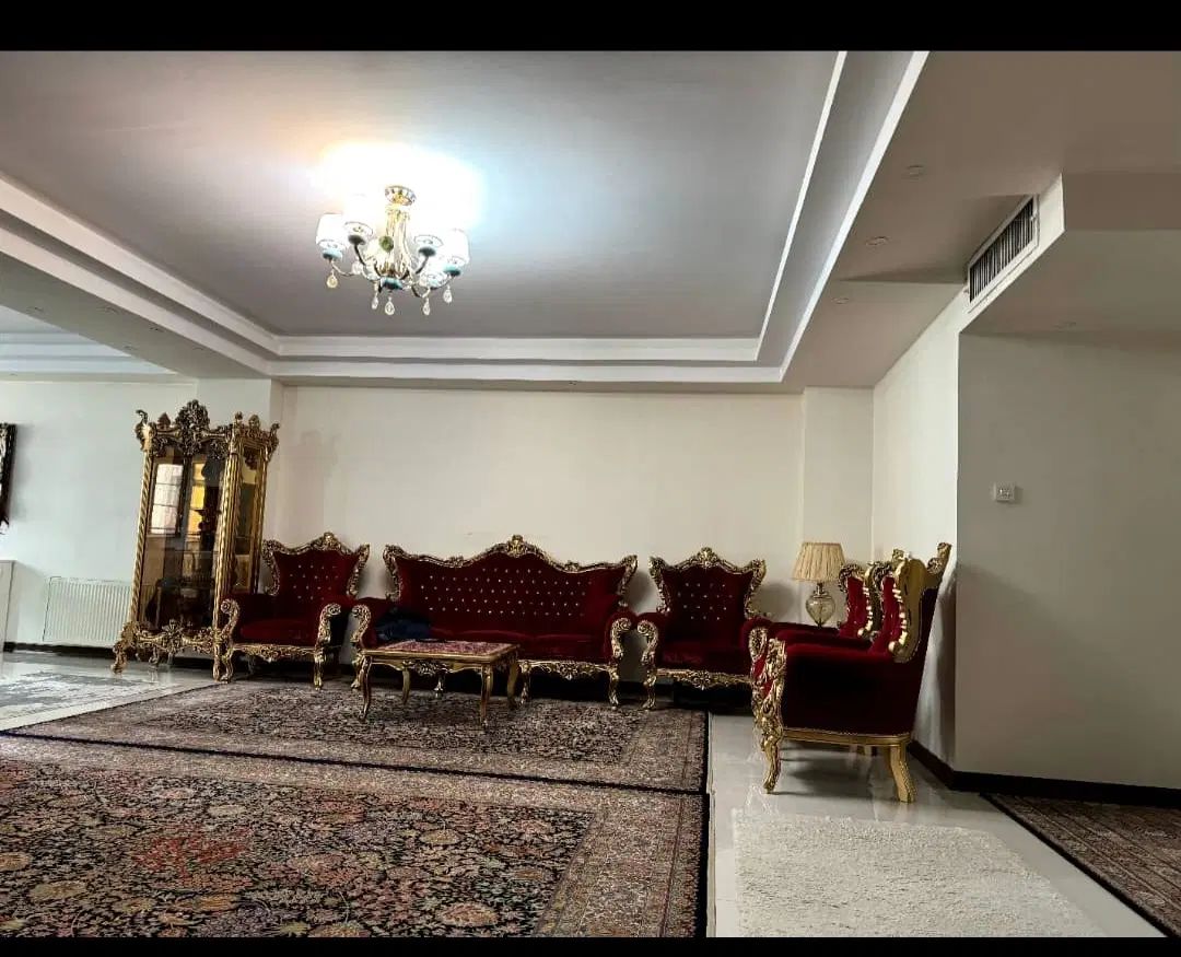 مبل سلطنتی ۹ نفره همراه با بوفه و میز عسلی|مبلمان خانگی و میز عسلی|تهران, شمس‌آباد|دیوار