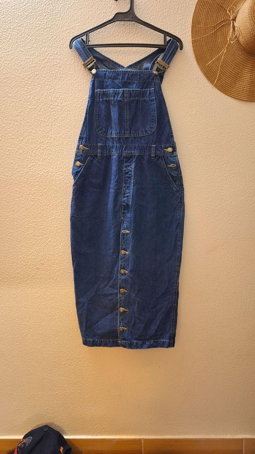 بیلر سوت دامنی|لباس|شاهینشهر, عطار|دیوار