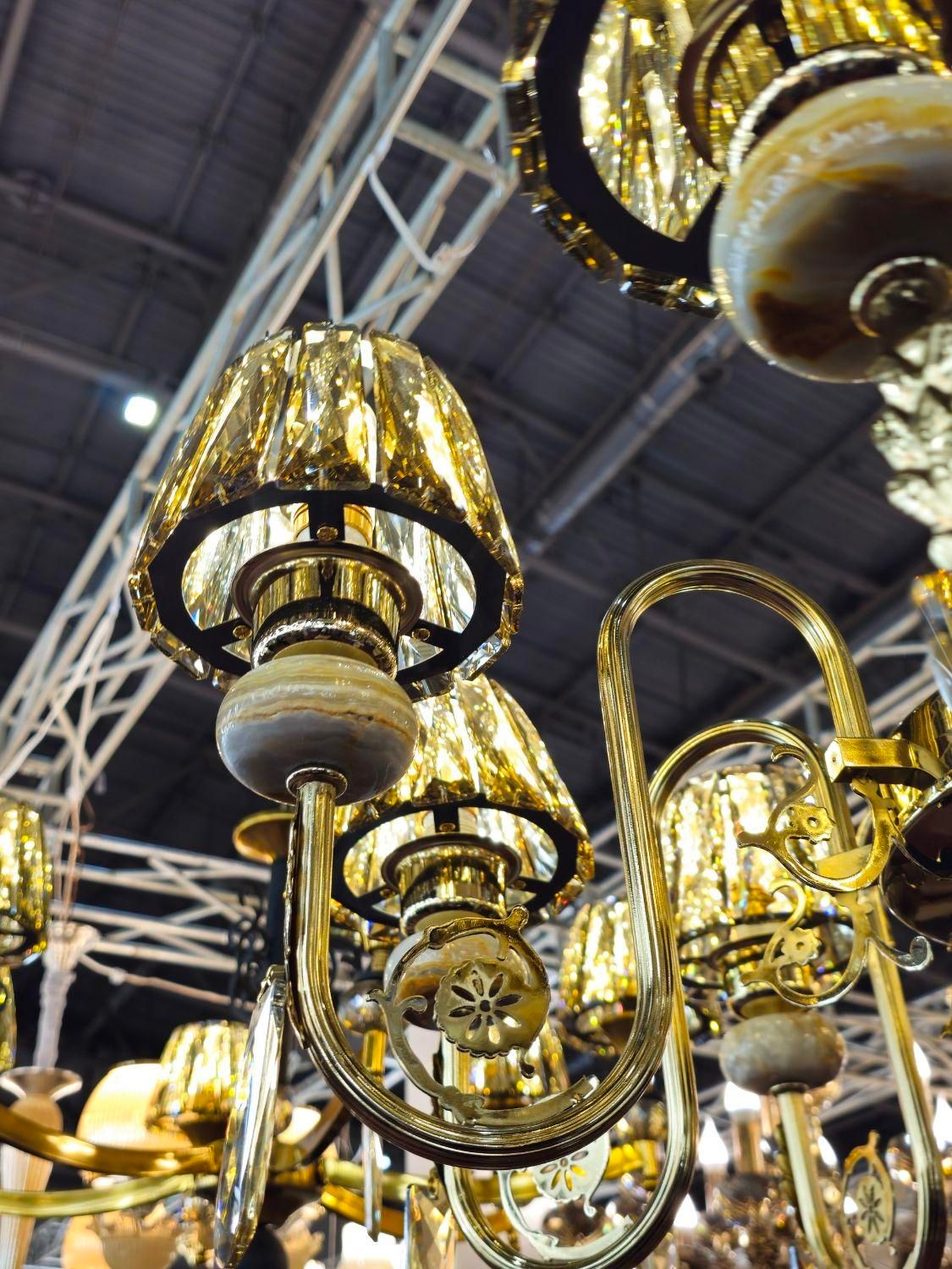 لوستر فلزی رزگلد با سنگ طبیعی طوسی|لوستر و چراغ آویز|اصفهان, رسالت|دیوار