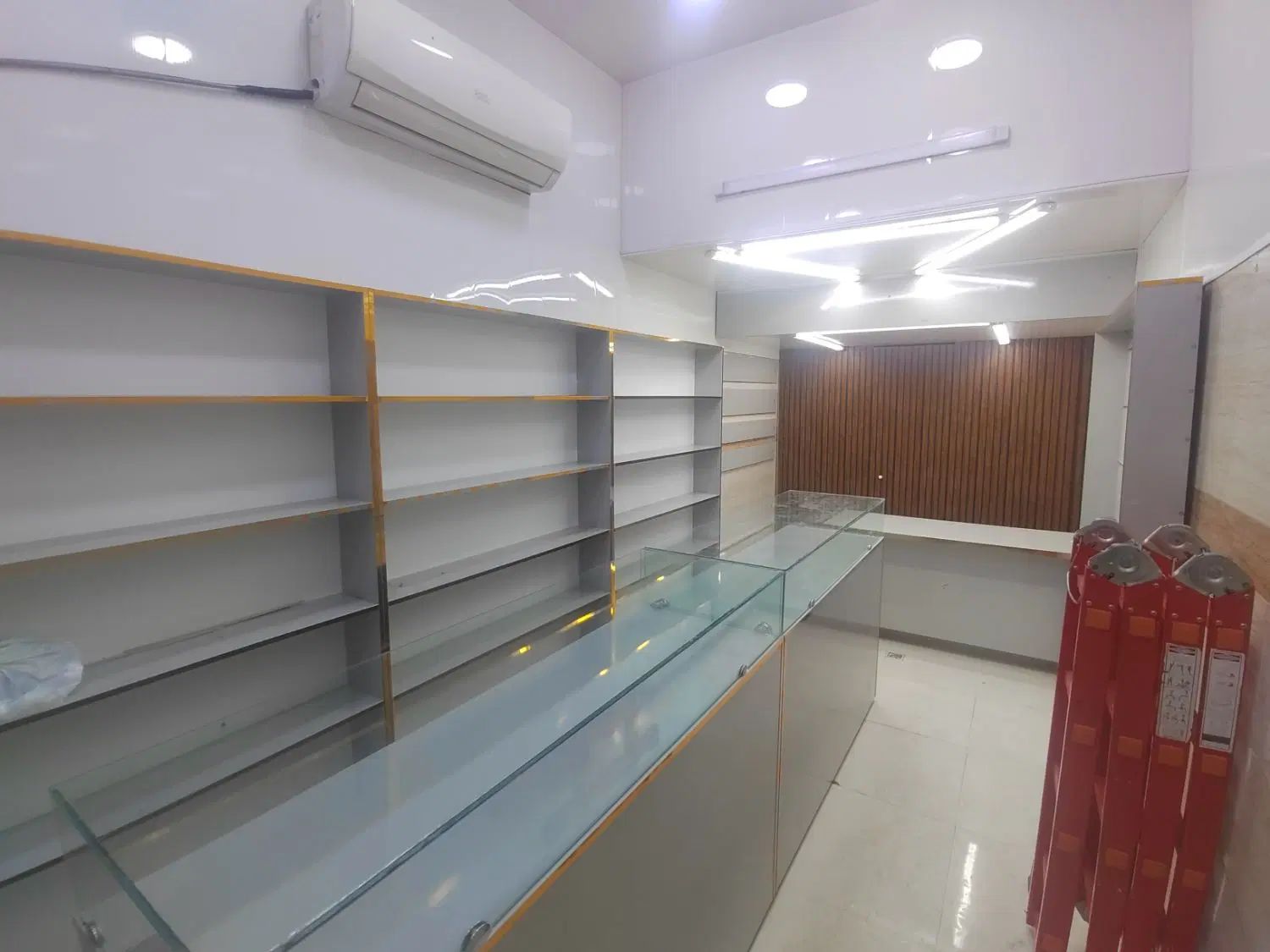 ساخت انواع ویترین مغازه فروشگاه،پیشخوان،قفسه،دکور|فروشگاه و مغازه|رشت, آزادگان|دیوار