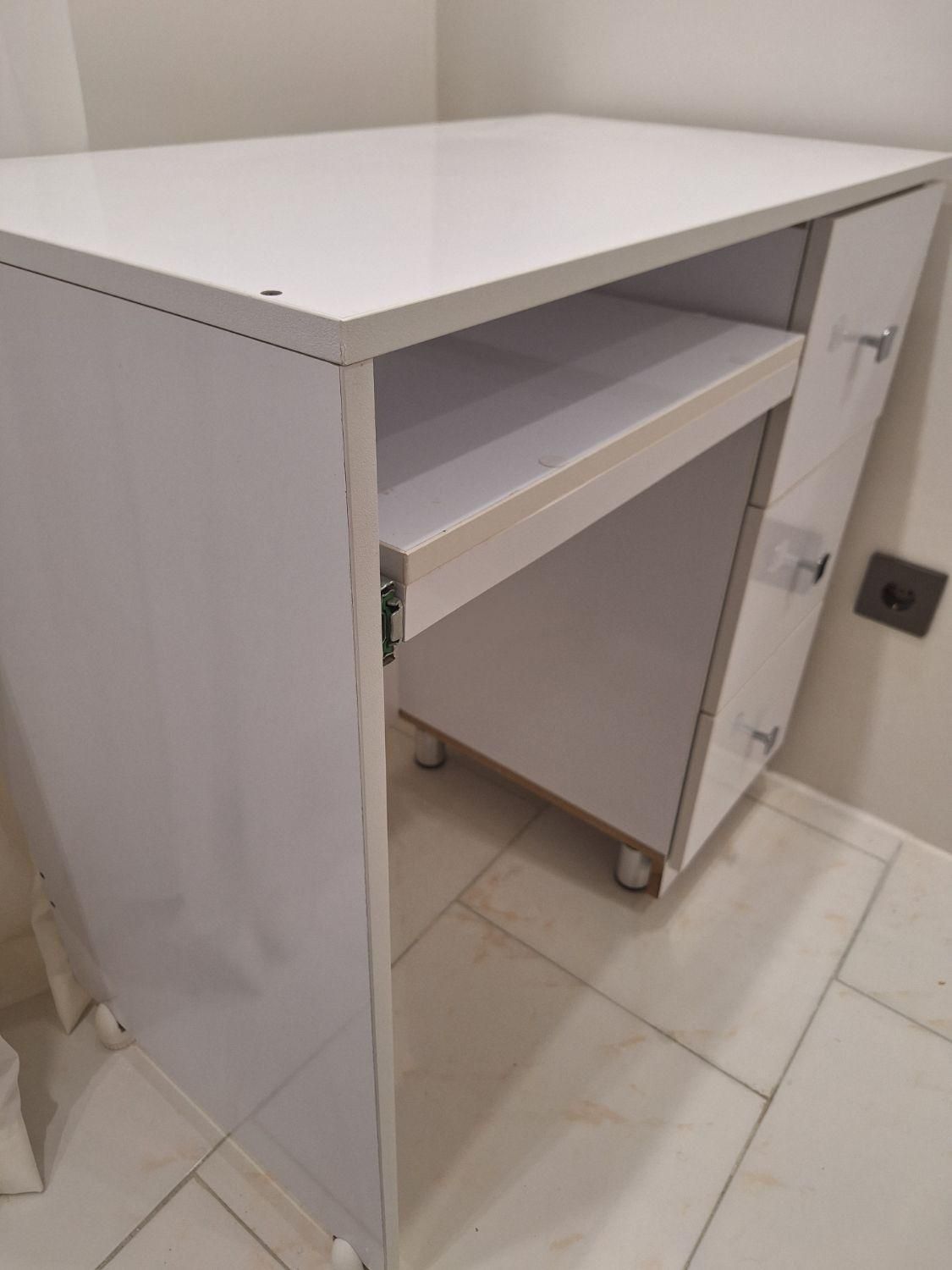 میز کامپیوتر یا تحریر|میز تحریر و کامپیوتر|پردیس, فاز ۱۱|دیوار