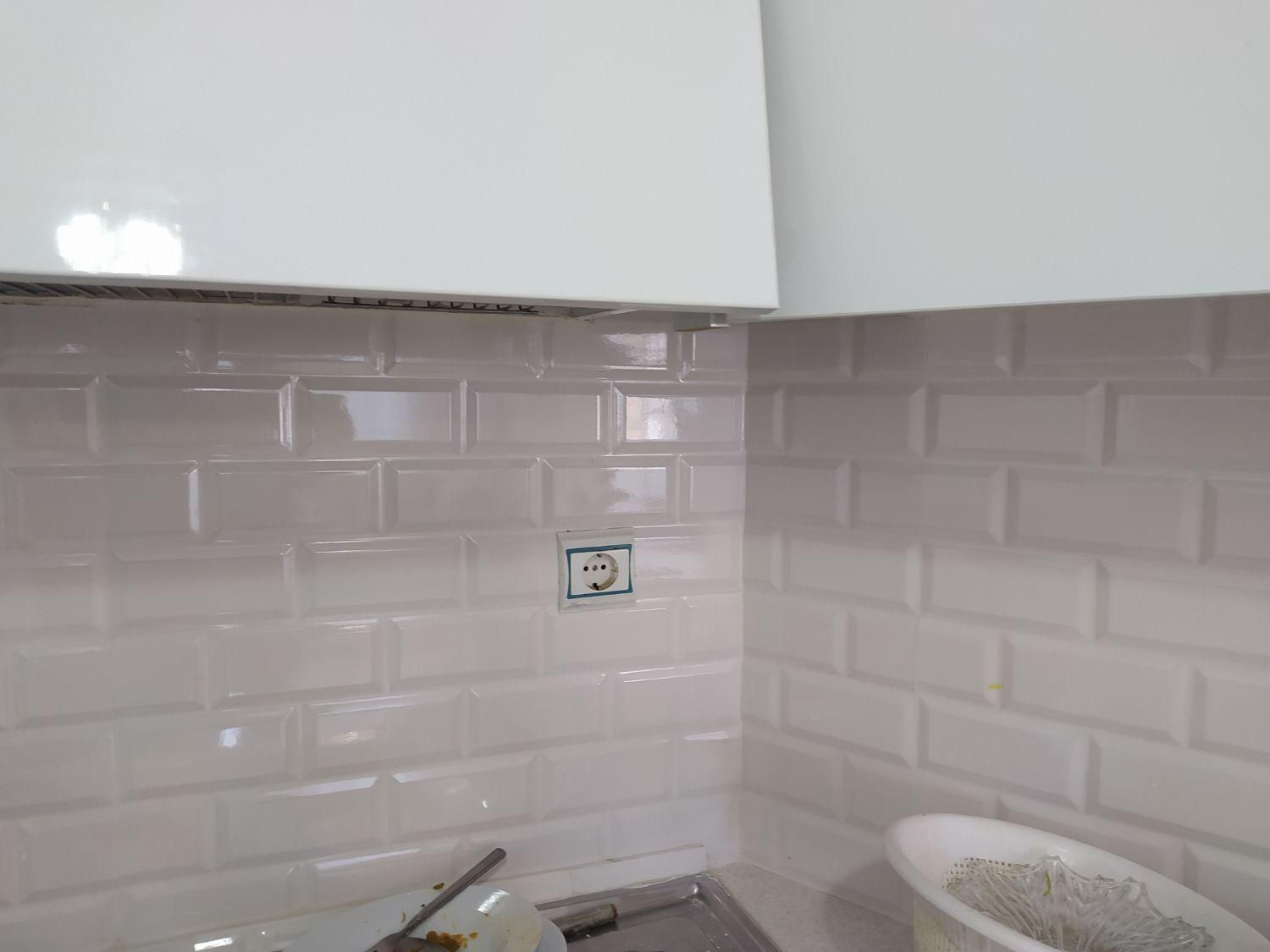 کاشیکاری باچسب بین کابینتی وانجام خرده کاری|خدمات پیشه و مهارت|بجنورد, |دیوار