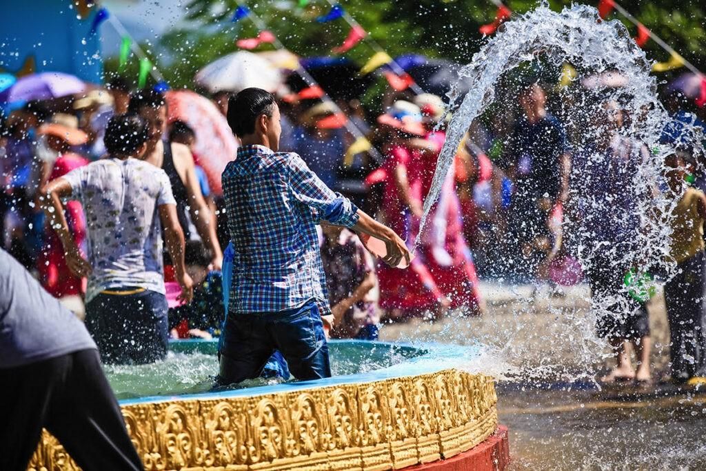 آفر ارمنستان زمینی|تور و چارتر|شیراز, سینما سعدی|دیوار