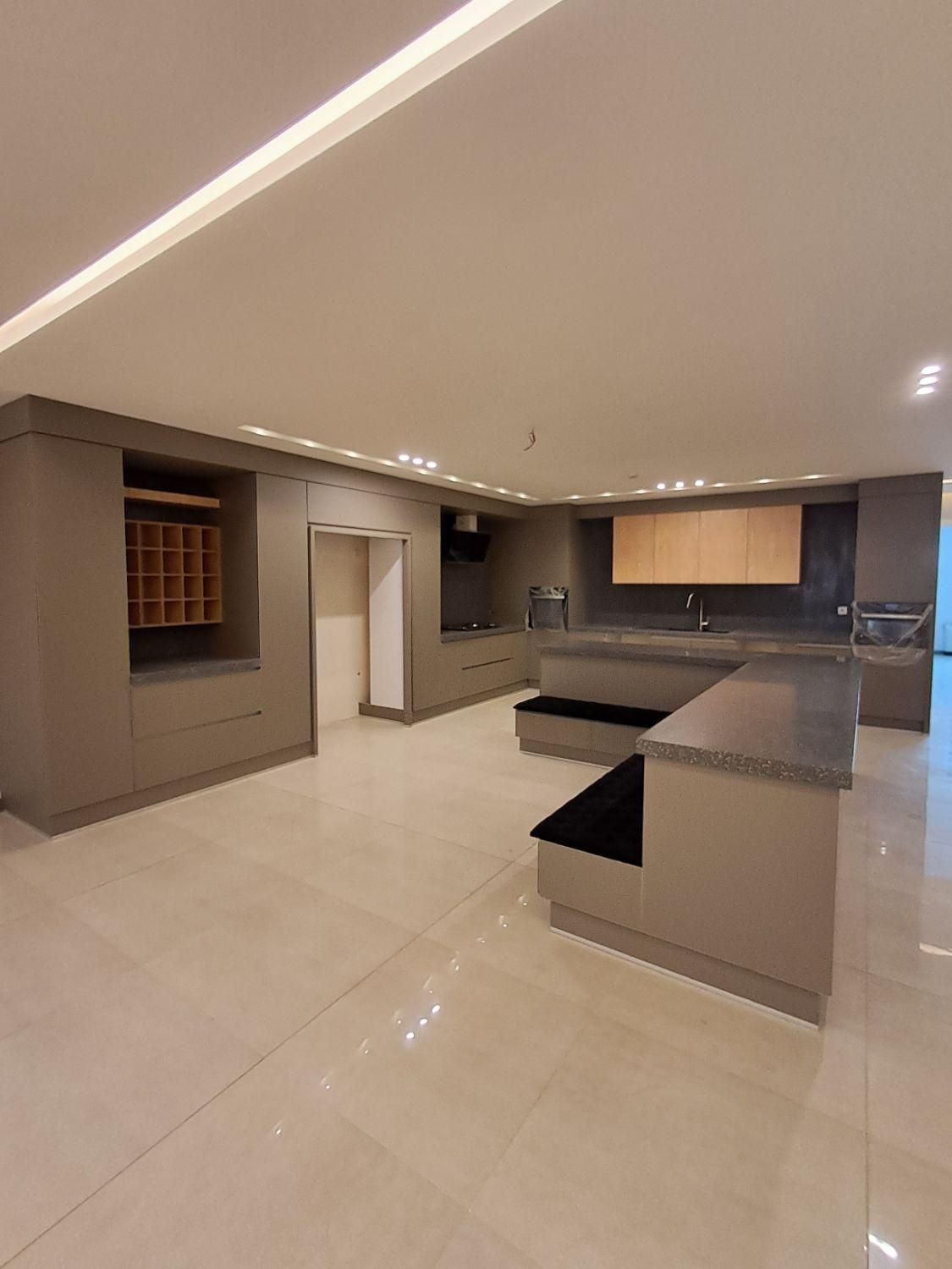 اجاره 360 متر طبقه چهارم ۴ خواب ۳پارکینگ مشتاق دوم|اجارهٔ آپارتمان|اصفهان, پارک سلمان فارسی|دیوار