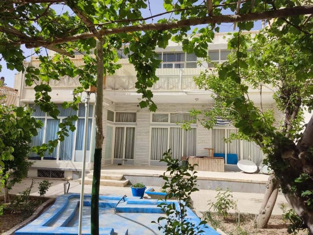 ملک مستقل 2طبقه حیاط دار سه بر کلنگی قابل سکونت|فروش زمین و ملک کلنگی|اصفهان, خرم|دیوار