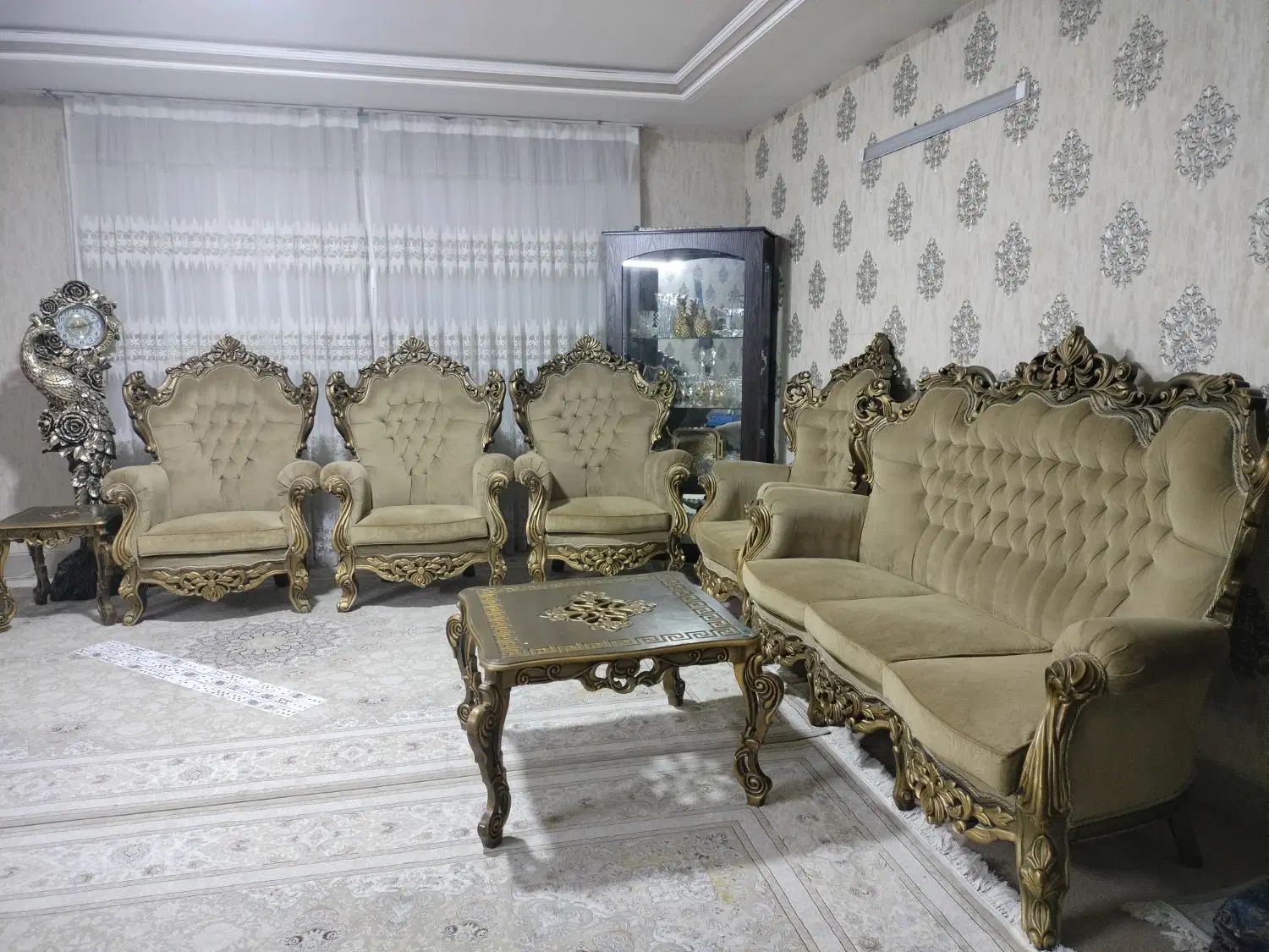 مبلمان ۹ نفره همراه با بوفه و ساعت رایگان|مبلمان خانگی و میز عسلی|اصفهان, ابر|دیوار