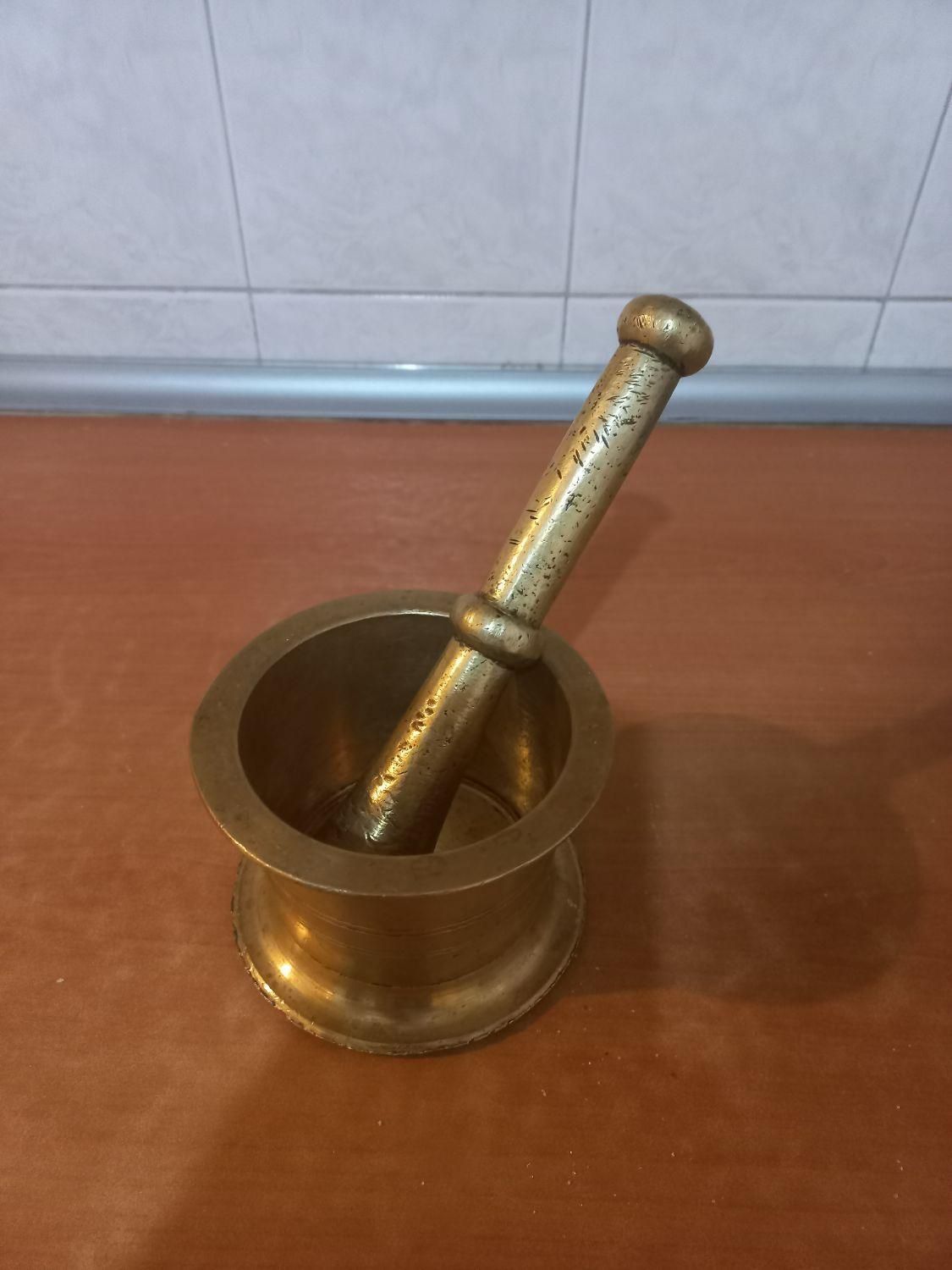 هاون قدیمی|کلکسیون اشیاء عتیقه|تهران, فلسطین (میدان انقلاب)|دیوار