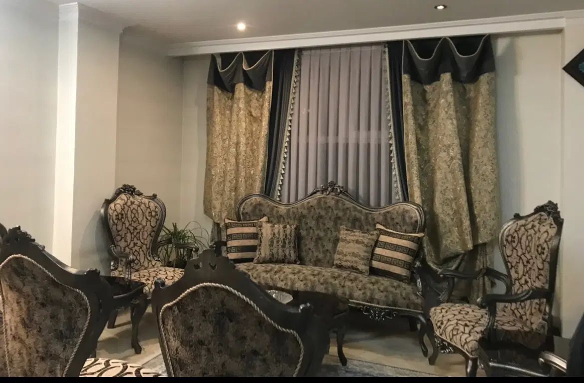 مبل کلاسیک ۹ نفره نوبهمراه میز جلو مبل و میز عسلی|مبلمان خانگی و میز عسلی|تهران, هروی|دیوار