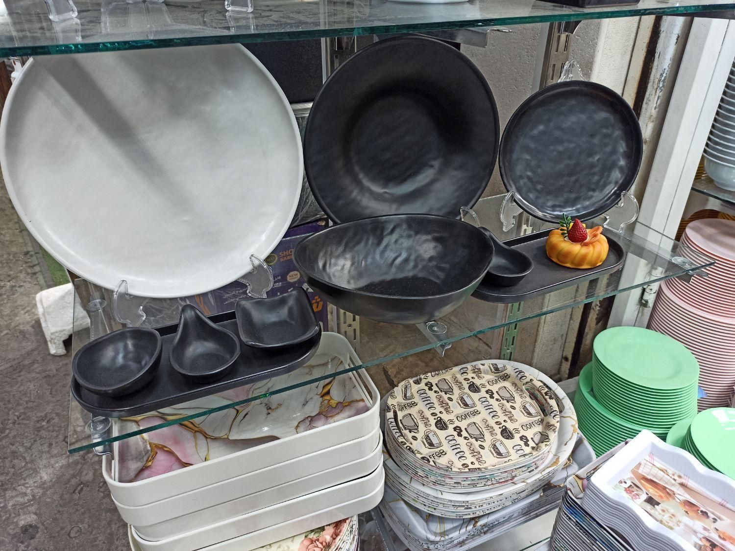 تولید و پخش ظروف ملامین رستورانی و خانگی درجه یک|ظروف سرو و پذیرایی|رشت, بازار|دیوار