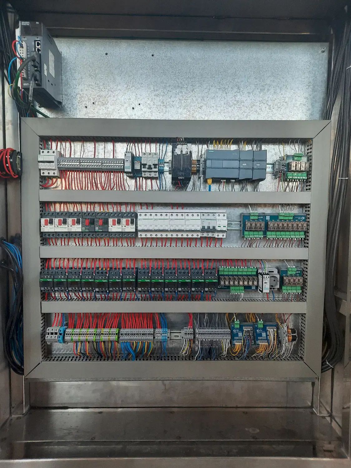 آموزش تخصصی برنامه نویسی PLC  ، HMI  و Servo|خدمات آموزشی|تبریز, |دیوار