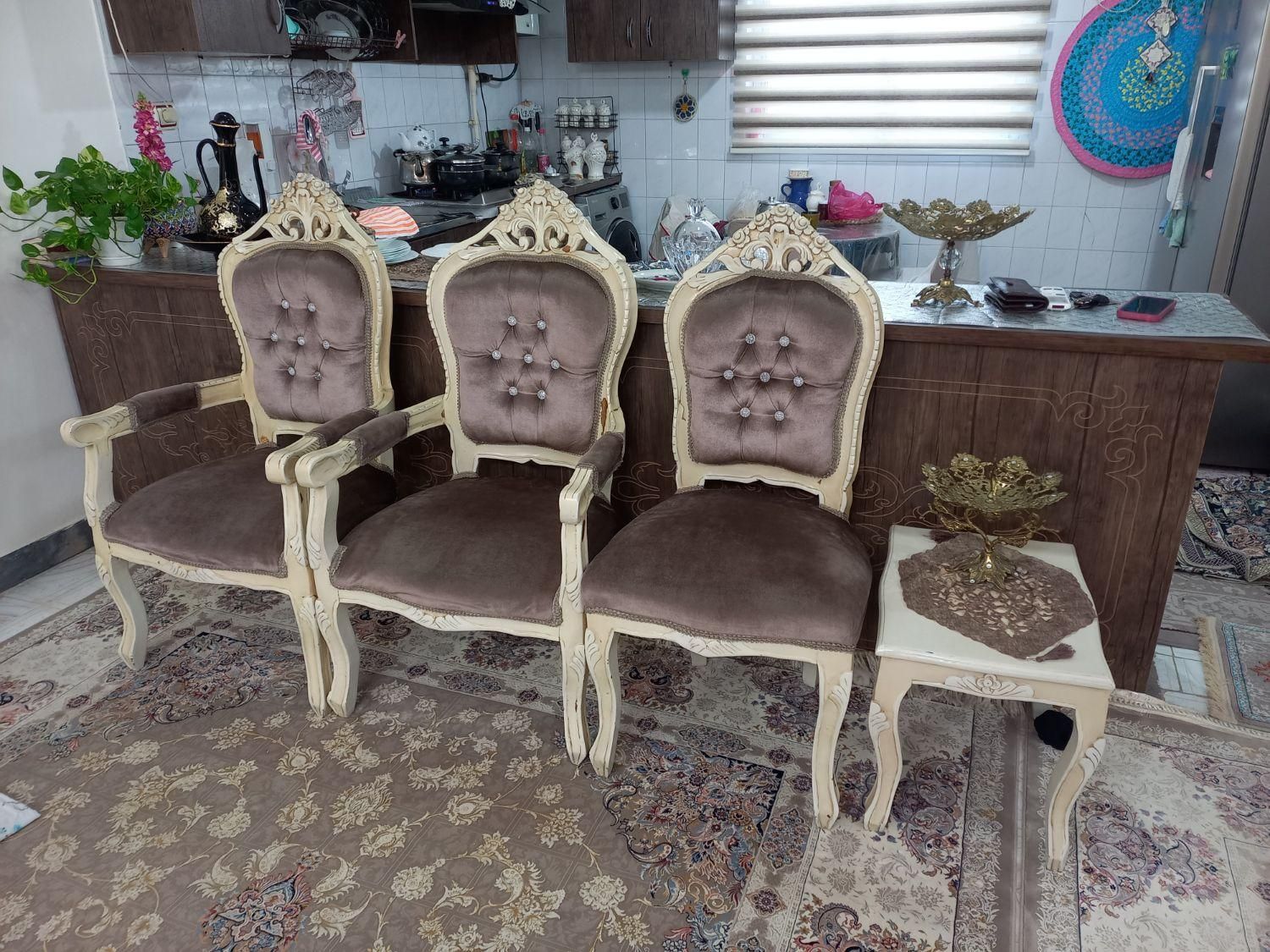 مبلمان ۹ نفره استیل با میز عسلی سالم و تمیز|مبلمان خانگی و میز عسلی|لنگرود, |دیوار