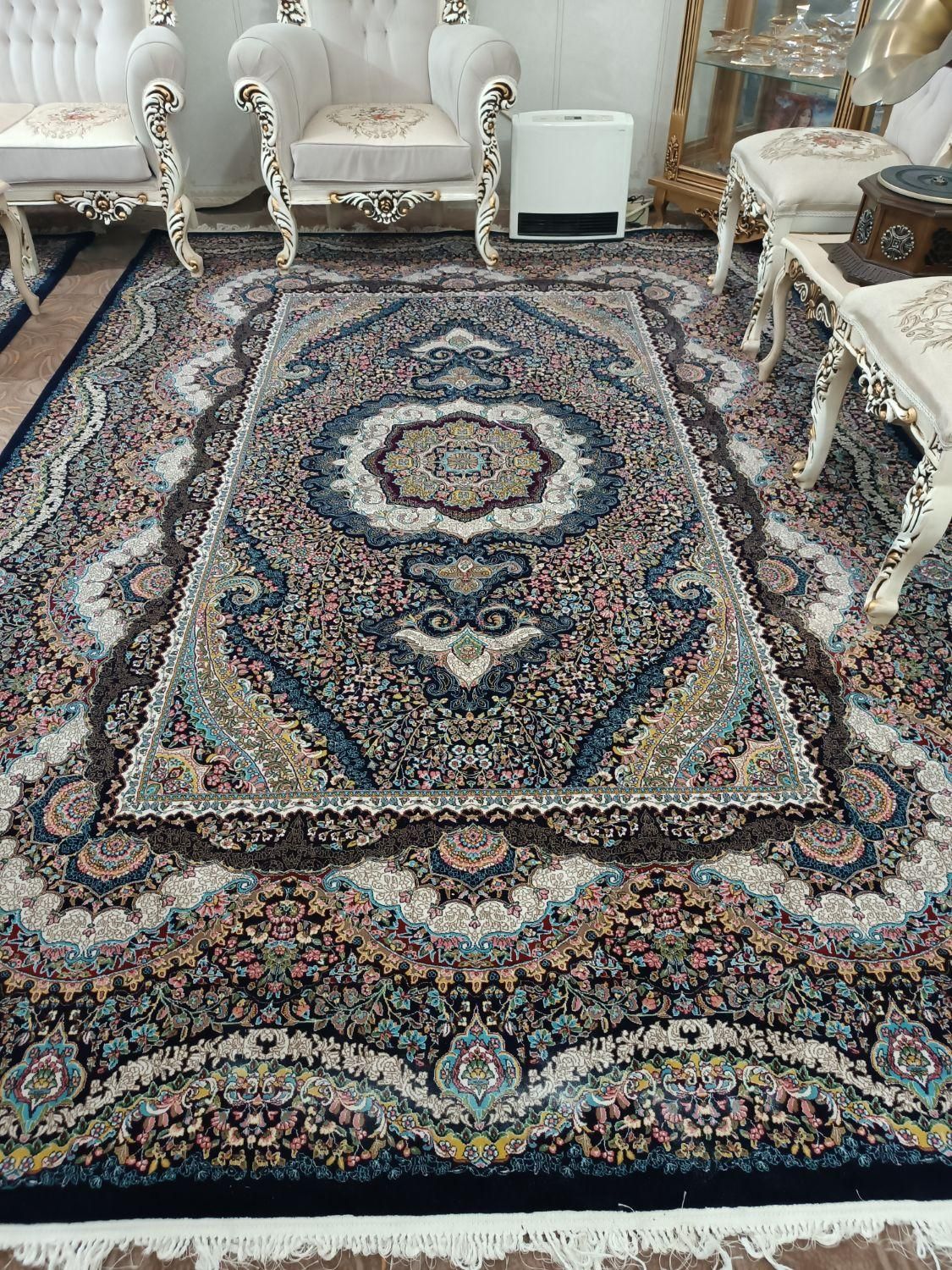 یک جفت فرش ۹متری تمام نخ ۷۰۰شانه مناسب جهیزیه|فرش|مشهد, سپاد|دیوار