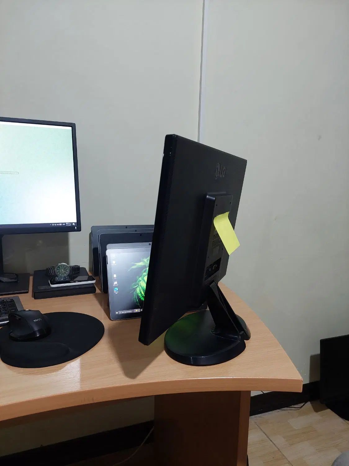 مانیتور LG LED ۱۹ تمیز سالم|قطعات و لوازم جانبی رایانه|تهران, مینای جنوبی|دیوار