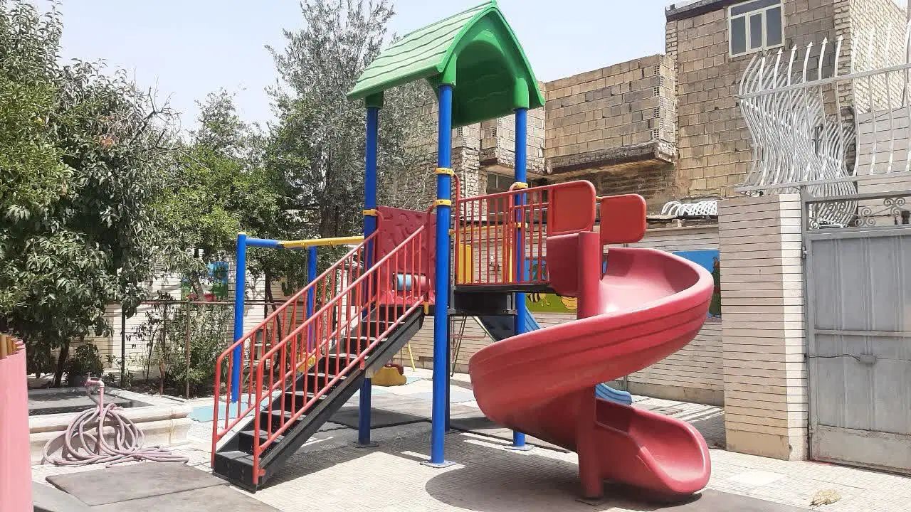 مجموعه بازی پلی اتیلن بزرگ سرسره پیچی و تاب|اسباب‌‌بازی|اصفهان, شهرک کوثر|دیوار