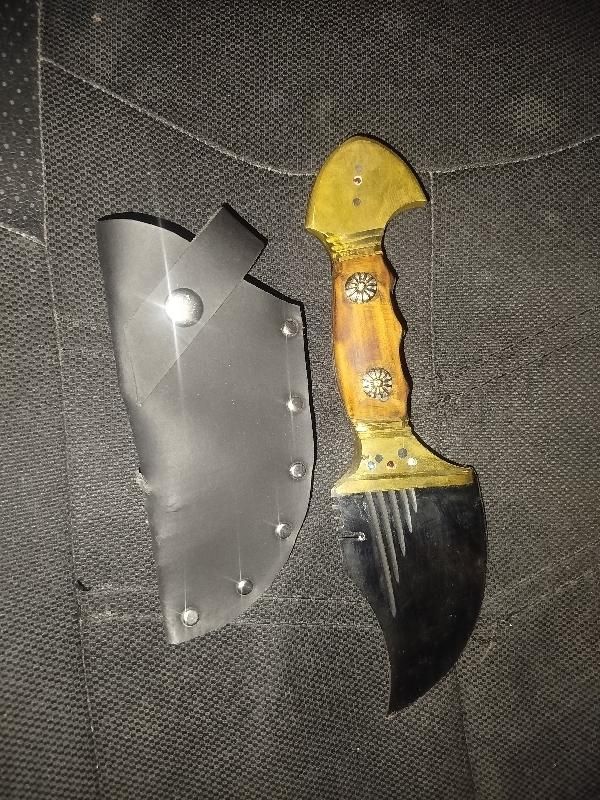 دوتا چاقو کلکسیونی|کلکسیون اشیاء عتیقه|اراک, |دیوار