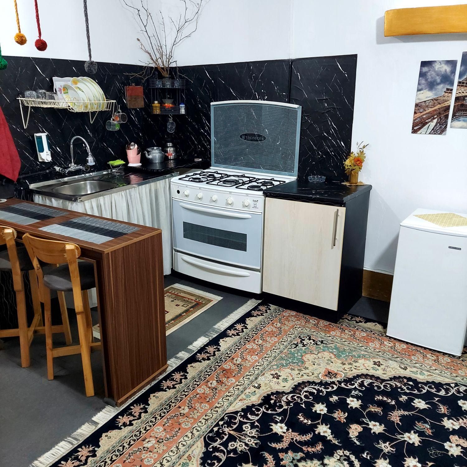 سوئیت مبله،خانه،واحد با پارکینگ(حیاط‌دار)تمیز|اجارهٔ کوتاه‌مدت آپارتمان و سوئیت|شیراز, فرگاز|دیوار