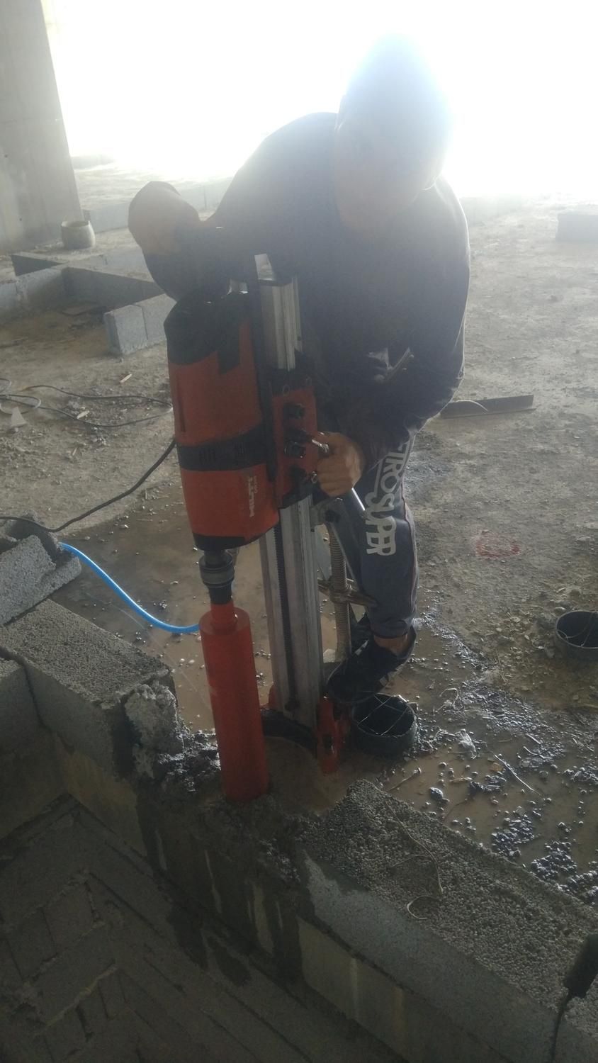 اجرای کرگیری در بتن و کاشت بولت و میلگرد|خدمات پیشه و مهارت|کیش, |دیوار