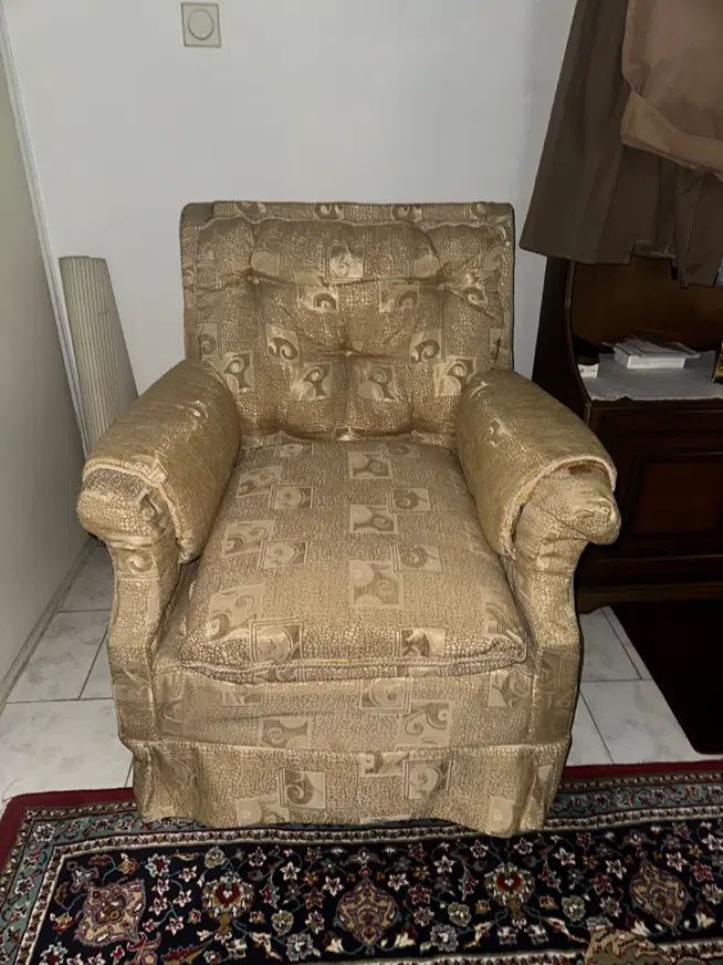 مبلمان ۷ نفره کاملا سالم بصورت رایگان|مبلمان خانگی و میز عسلی|تهران, سنائی|دیوار