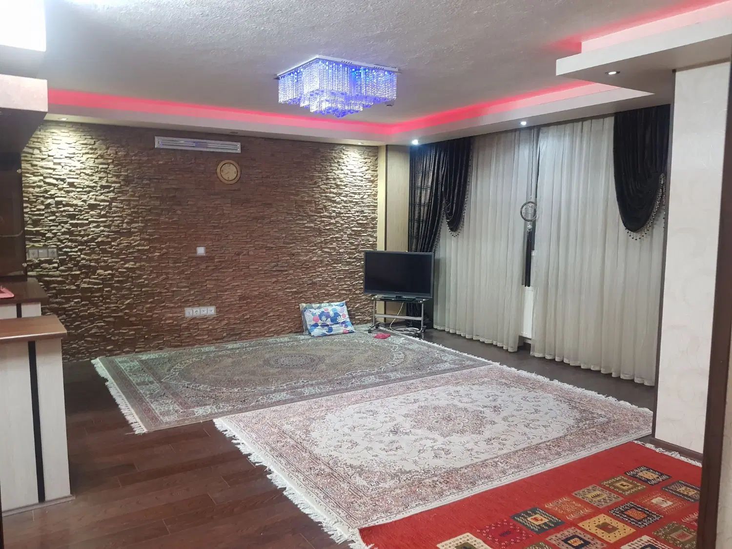 رهن و اجاره اپارتمان۲خواب ۹۵متر خ فردوسی۶غربی|اجارهٔ آپارتمان|شاهین‌شهر, فردوسی|دیوار