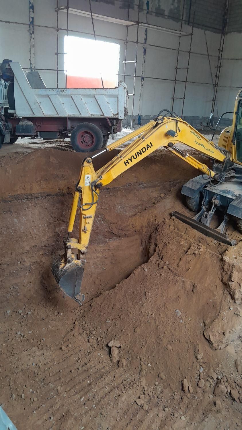 خاکبرداری و اجاره مینی بیل لاستیکی و زنجیری|خدمات حمل و نقل|تبریز, |دیوار