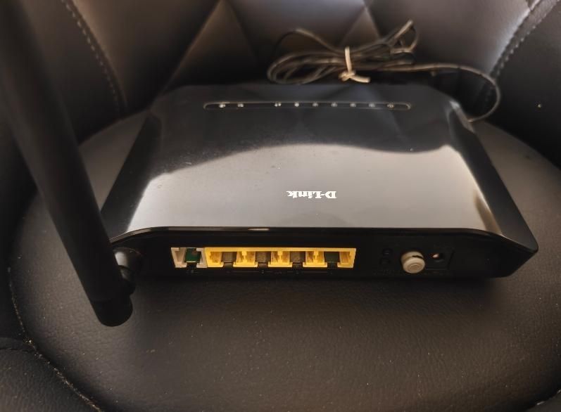 مودم وای فای ADSL دی لینک مدل 2730u سالم به شرط|مودم و تجهیزات شبکه|تهران, قلهک|دیوار