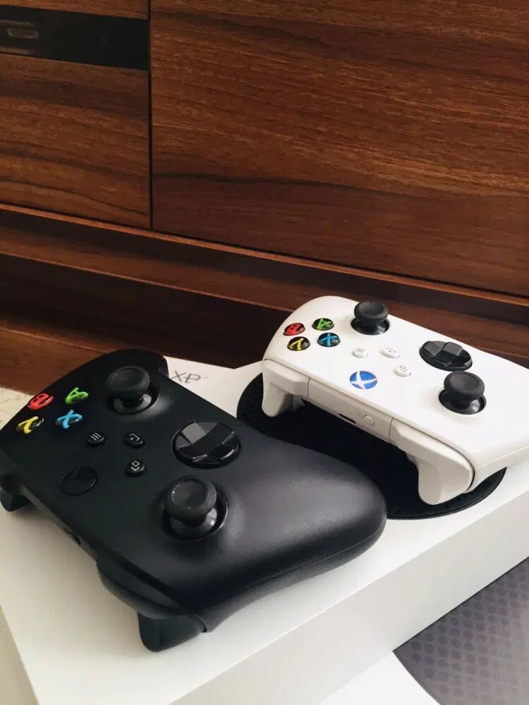 Xbox serie s دو دسته سه ماه کارکرد|کنسول، بازی ویدئویی و آنلاین|مشهد, مصلی (کارمندان اول)|دیوار