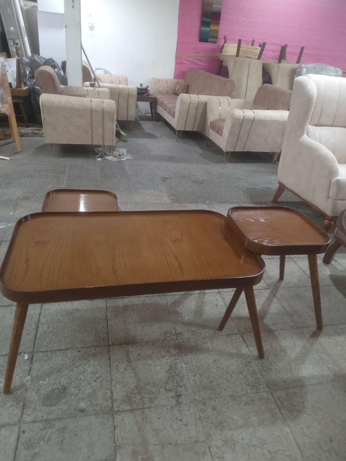 میز عسلی جلومبلی چوبی رنگی فندقی|مبلمان خانگی و میز عسلی|تهران, شهرک ولیعصر جنوبی|دیوار