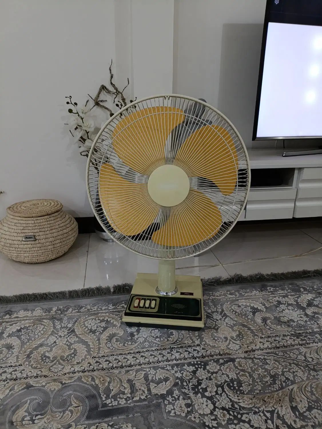پنکه دستی توشیبا ژاپنی موتور بزرگ قدیمی|پنکه و تصفیه‌کنندهٔ هوا|اهواز, کوی باهنر|دیوار