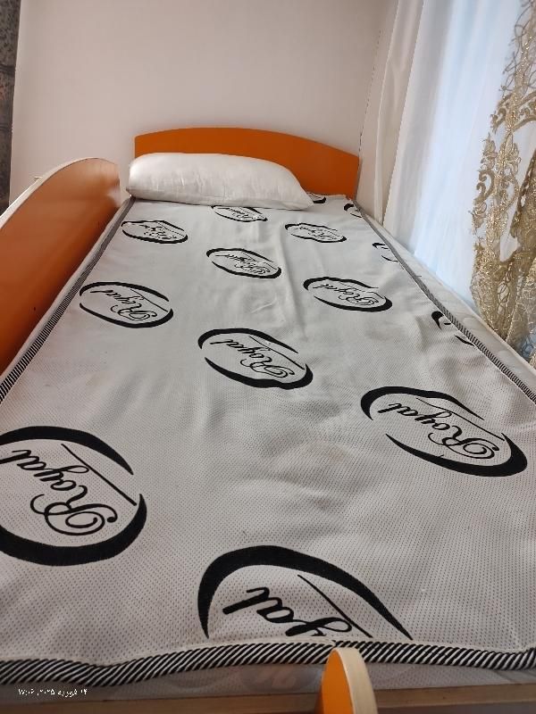 تخت همراه با کمد و میز دراور و کتابخانه و دکور|تخت و سرویس خواب|قم, شهید رجایی|دیوار