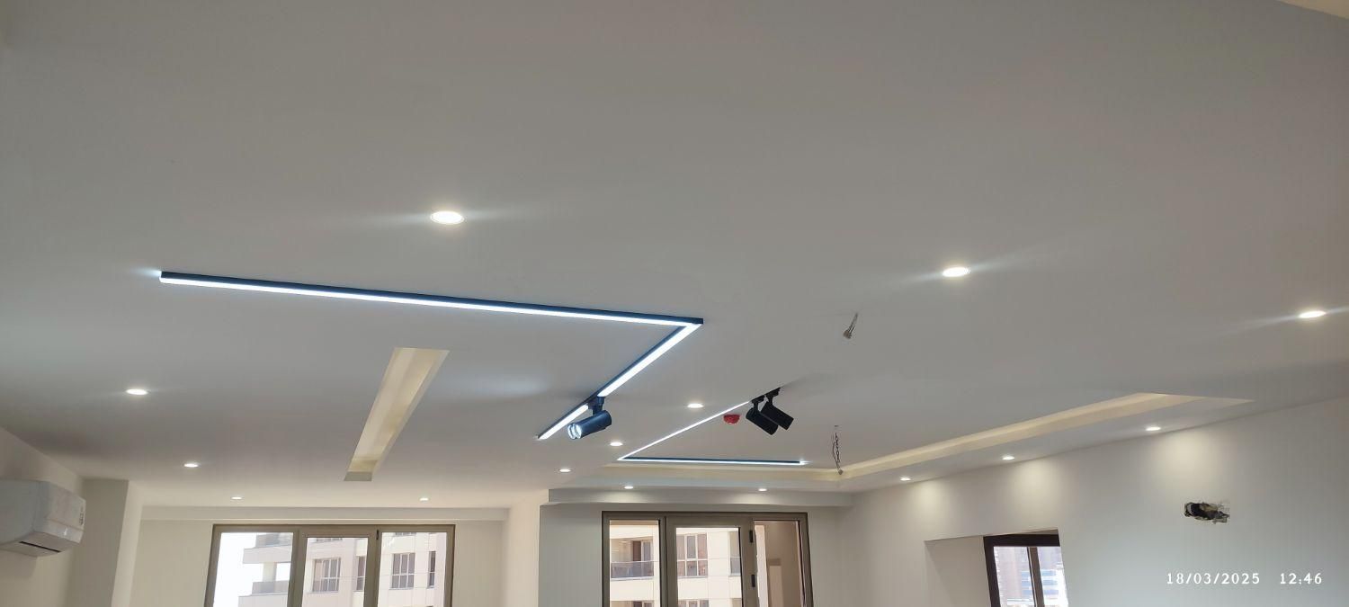 برقکاری .سیم کشی .نصب لوستر وپیمانکاری|خدمات پیشه و مهارت|کیش, |دیوار