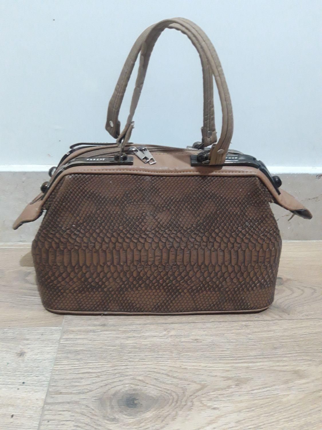 تعدادی کیف|کیف، کفش، کمربند|اصفهان, کوی امیریه|دیوار