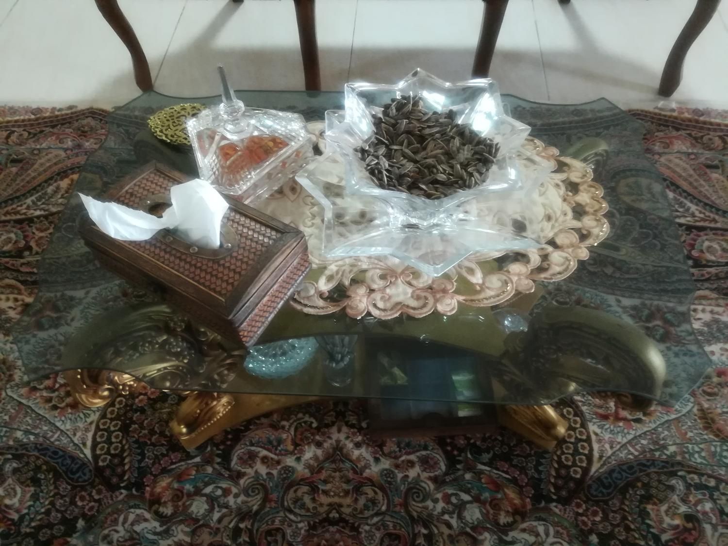 مبل سلطنتی همراه با میز وسطی و دوعدد میز عسلی|مبلمان خانگی و میز عسلی|تهران, هروی|دیوار
