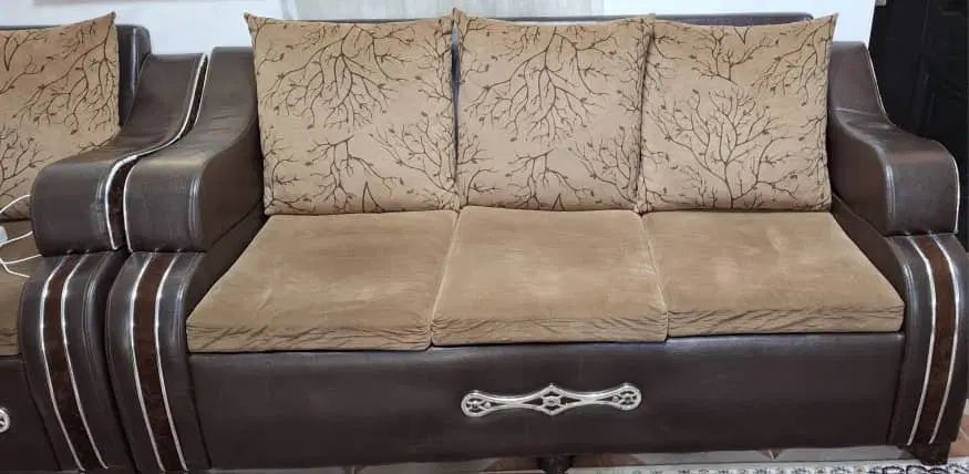 دو دست مبل|مبلمان خانگی و میز عسلی|رشت, گیل|دیوار