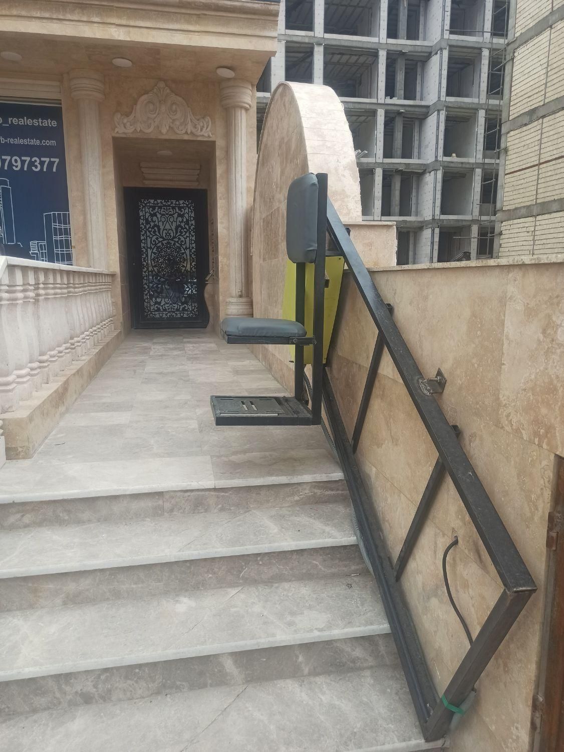 ویلچر بر .لیفت معلول بر . صندلی معلولین . پله پیما|مصالح و تجهیزات ساختمان|شیراز, ریشمک|دیوار