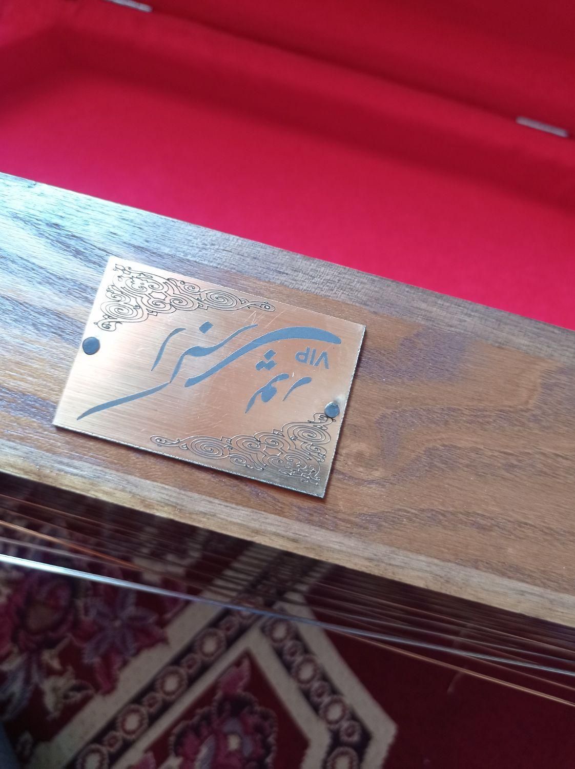 سنتور اکبری پور|سازهای سنتی|میبد, |دیوار