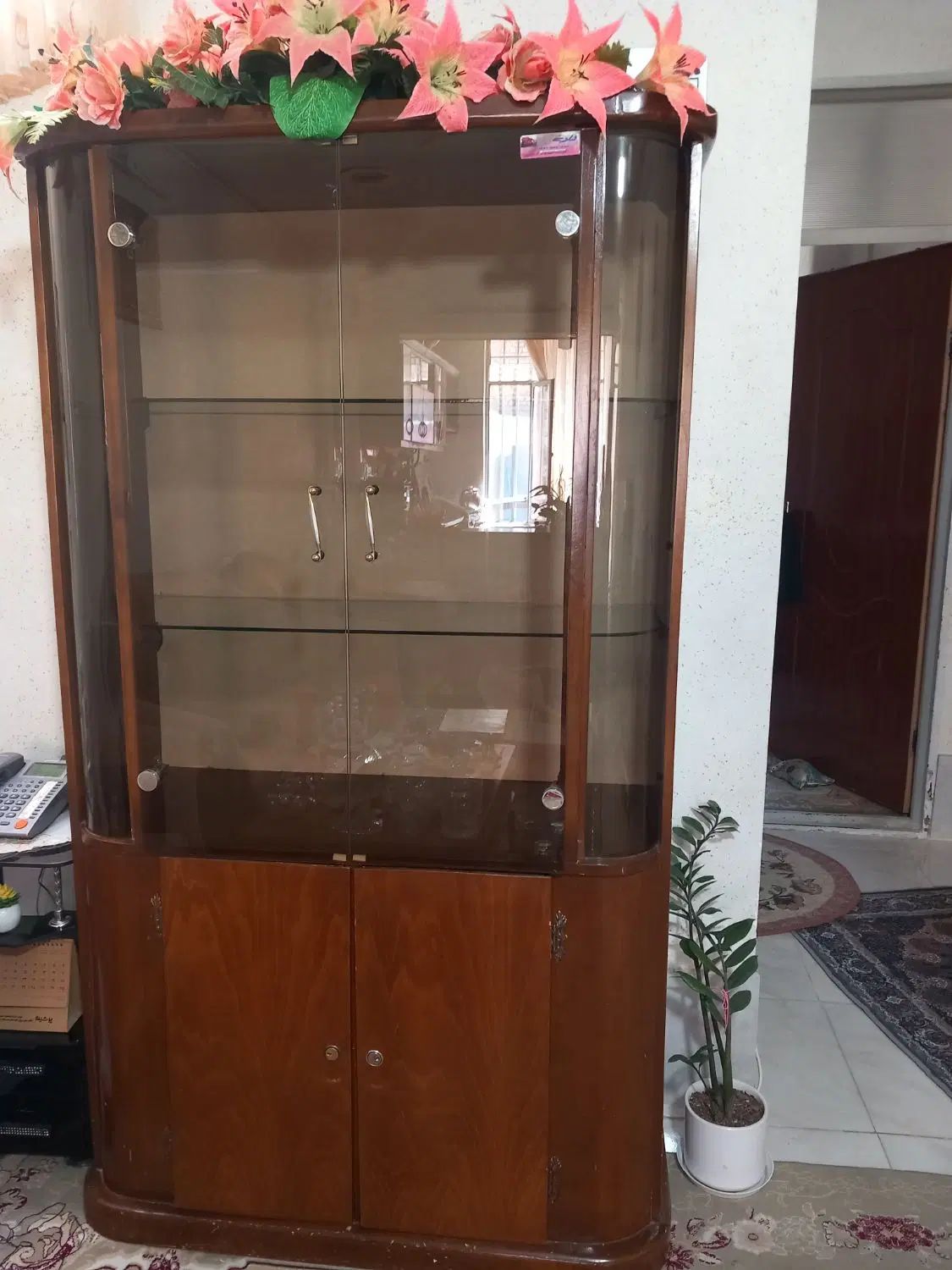 بوفه بزرگ و سالم و جادار|بوفه، ویترین، کنسول|مشهد, انقلاب|دیوار
