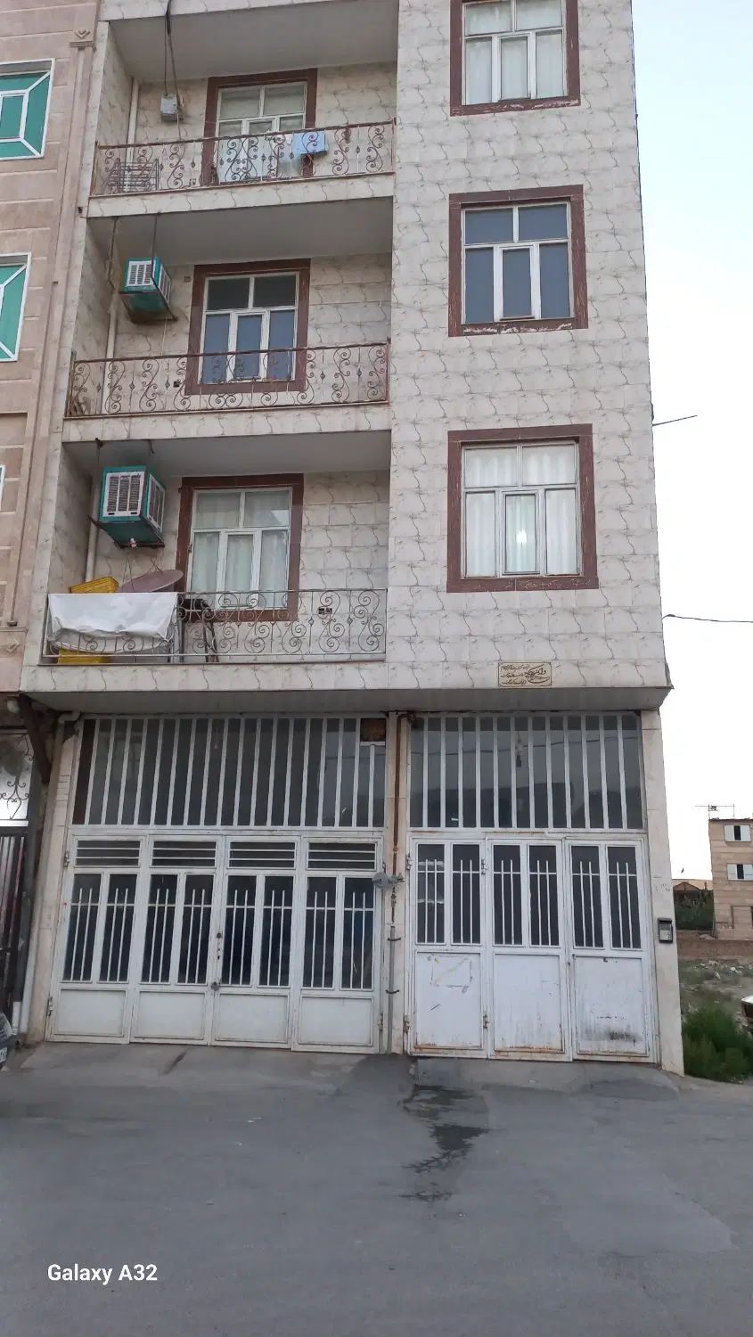 فروش آپارتمان ۴ طبقه،میدان استقلال،کوچه بعثت|فروش آپارتمان|ملایر, |دیوار