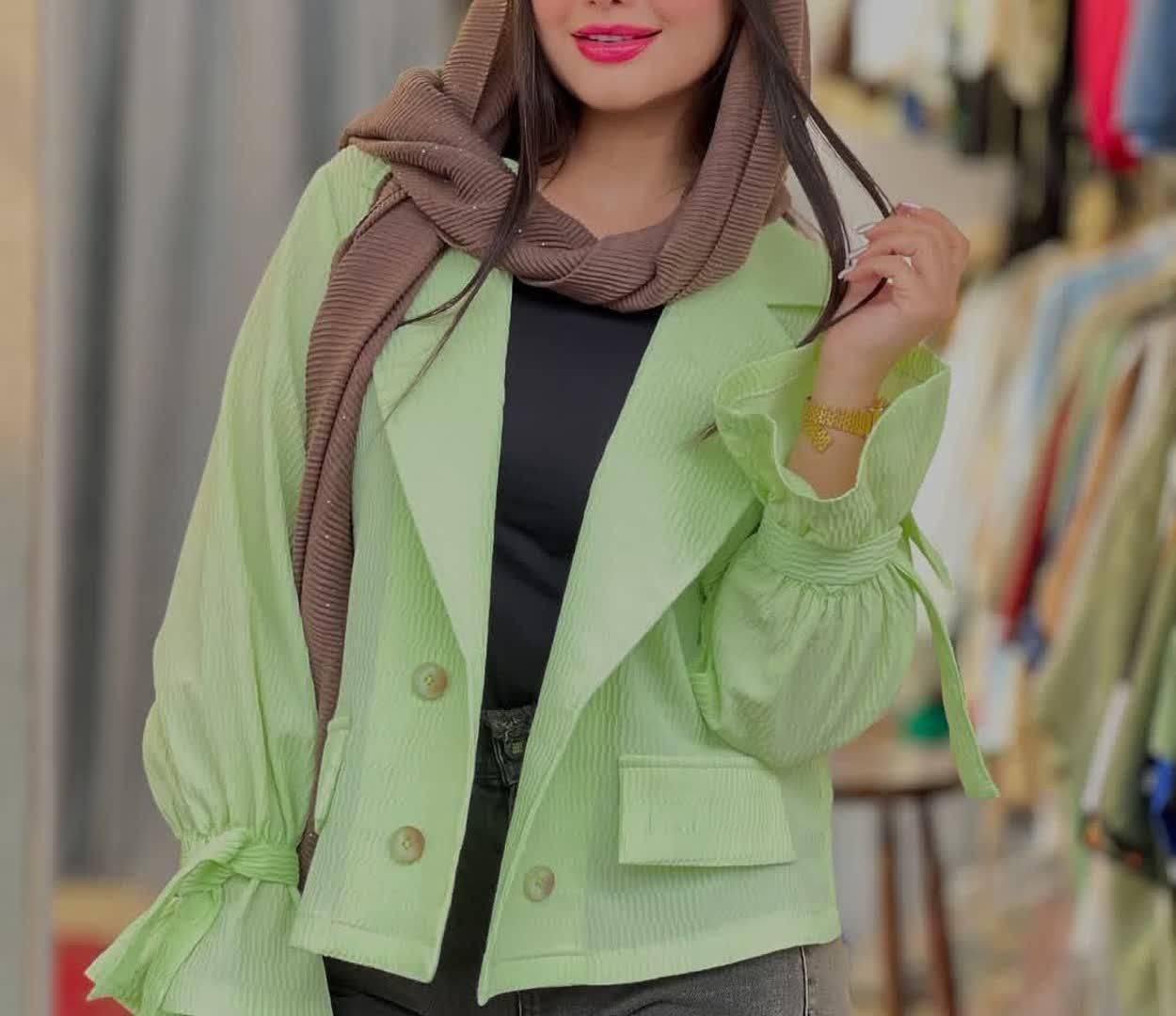 خیاطم .دوخت مانتو.کت.شومیز همه نوع لباس زنانه.|لباس|یزد, |دیوار