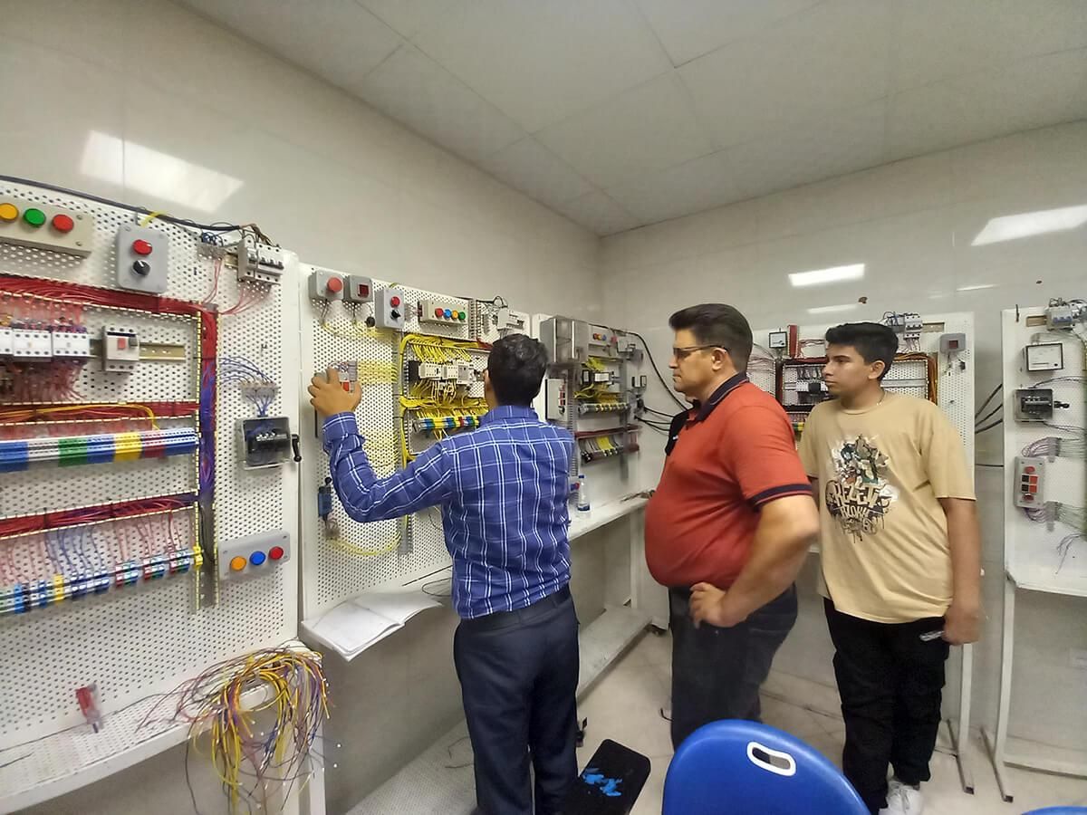 آموزش برق صنعتی plc ،برد ،مدرک‌قابل استعلام|خدمات آموزشی|اهواز, کوی پیروزی|دیوار