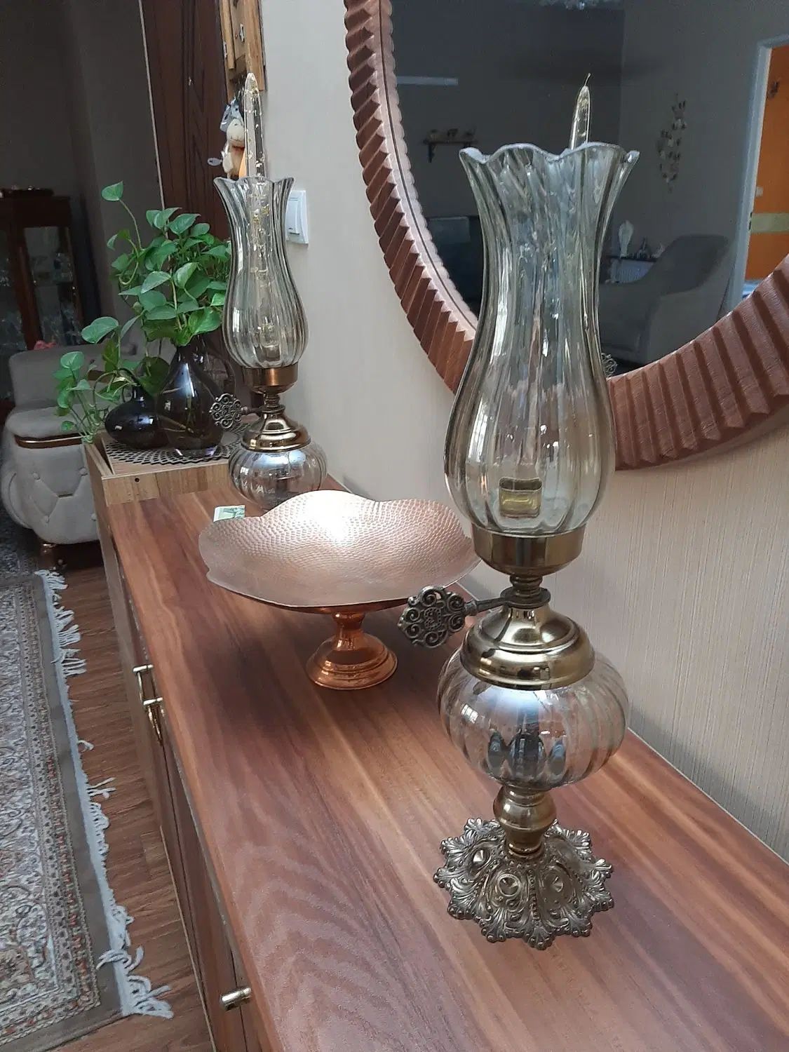 دوعدد شمعدان و شیرینی خوری پایه دار مسی|صنایع دستی و سایر لوازم تزئینی|تهران, ستارخان|دیوار