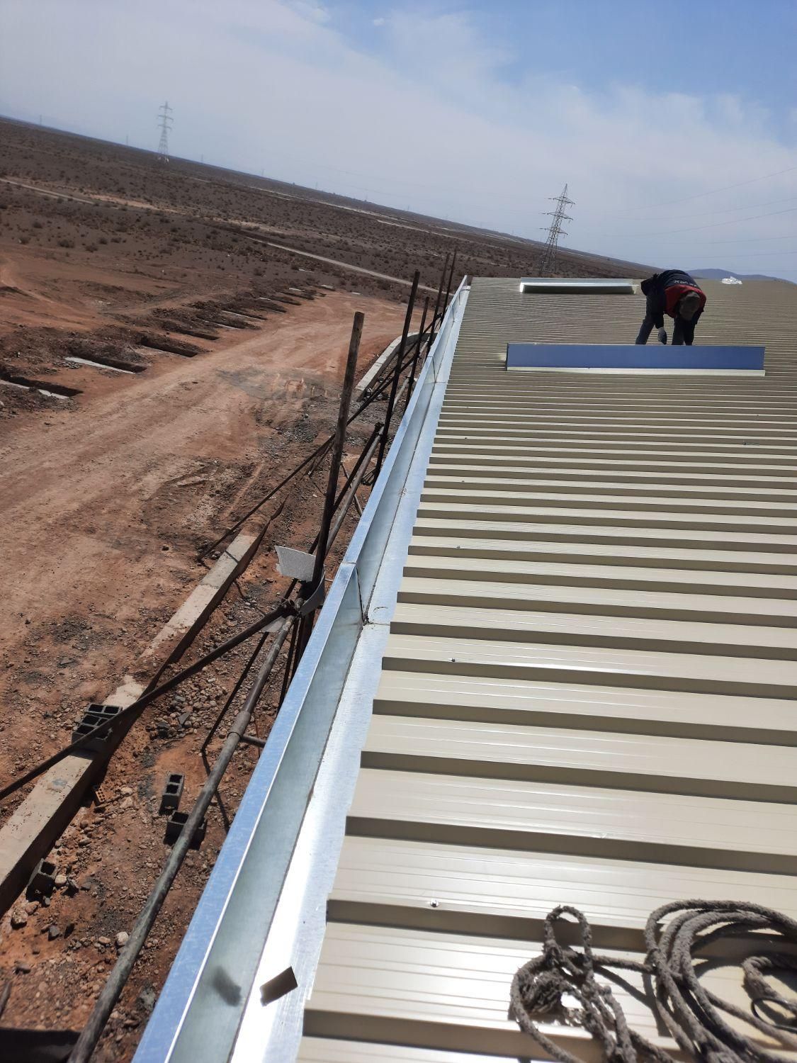 نصب سوله و پوشش سقف شیروانی|خدمات پیشه و مهارت|یزد, |دیوار