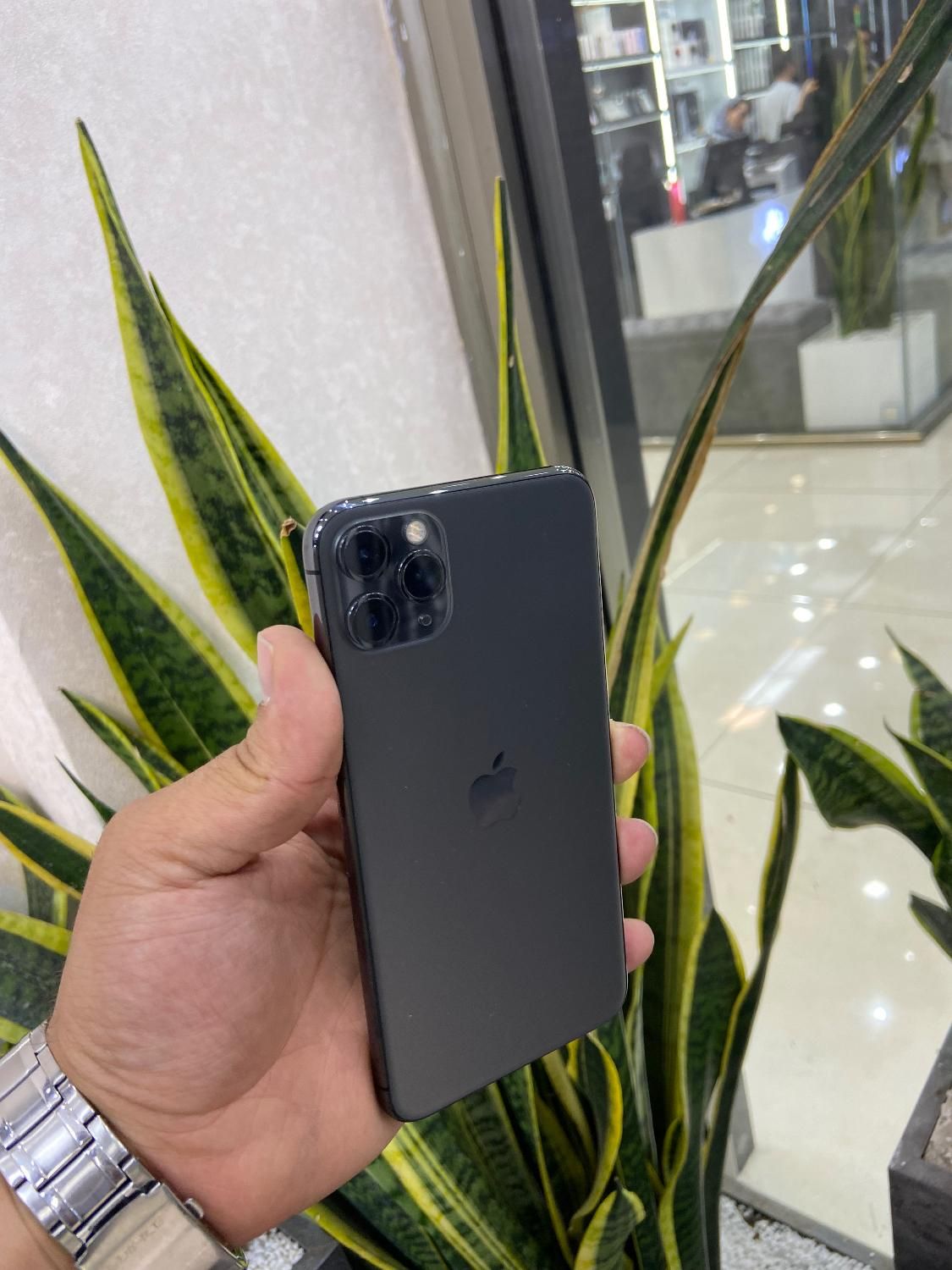 iPhone ۱۱ پرومکس بدون خط و خش اقساط|موبایل|اصفهان, احمدآباد|دیوار