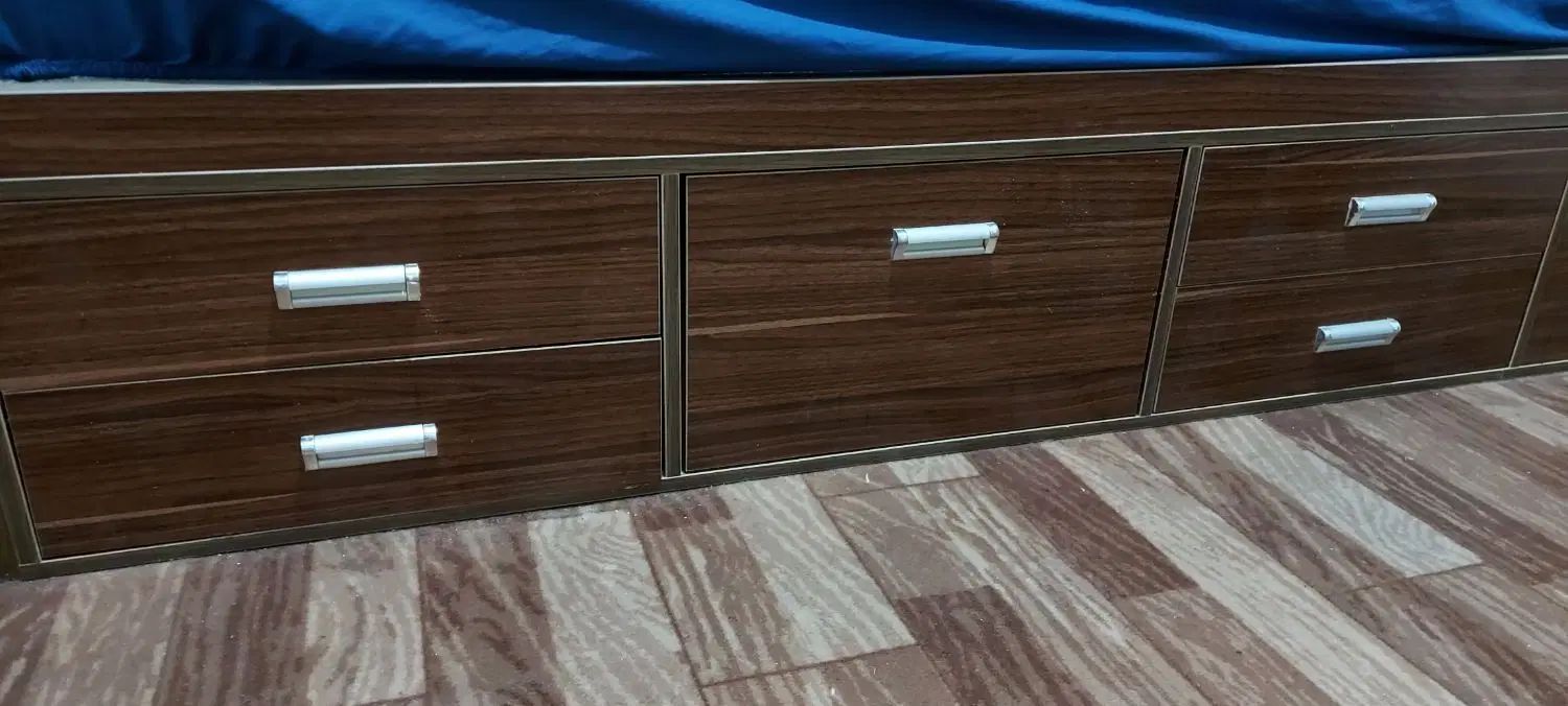 فروش تخت دو نفره Mdf به همراه ۲عدد پاتختی در حد نو|تخت و سرویس خواب|گنبد کاووس, |دیوار