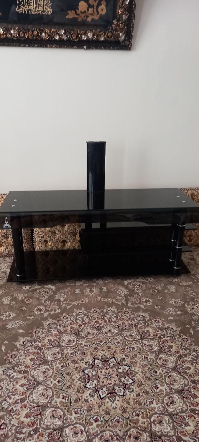 میز تلویزیون  شیشه ای  سالم  طول ۱۲۰|میز تلویزیون|سنندج, |دیوار