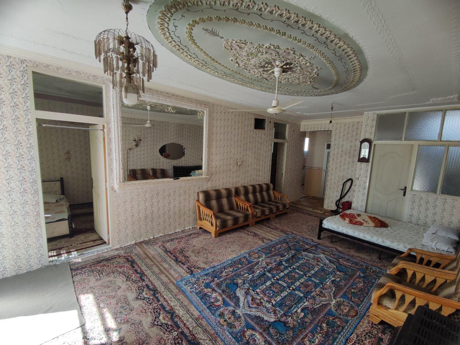 ویلایی دو خواب .با پارکینگ .تمیز.قیمت تعاونی|اجارهٔ کوتاه‌مدت آپارتمان و سوئیت|یزد, |دیوار