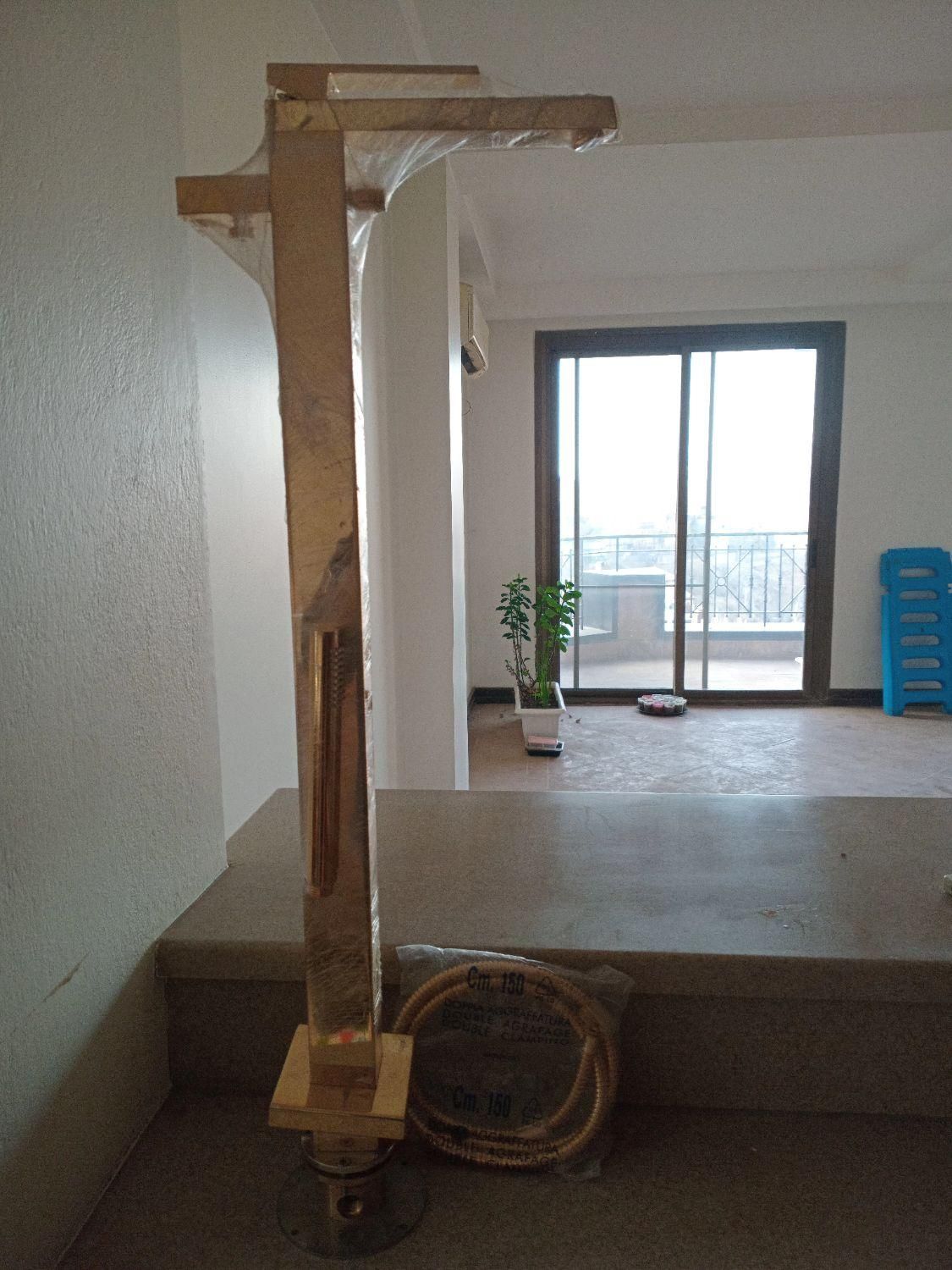 شیرپرکن آب ایستاده کنار وان|مصالح و تجهیزات ساختمان|شمشک, |دیوار