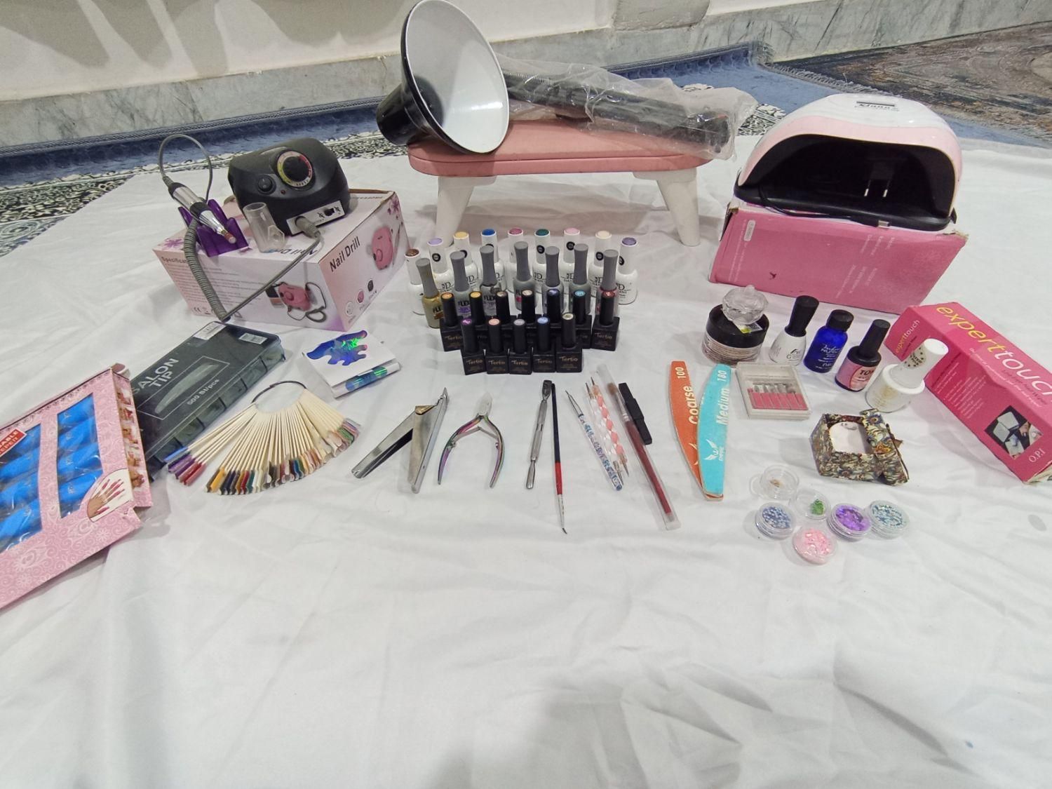 لوازم کاشت ناخن|آرایشگاه و سالنهای زیبایی|کرمان, |دیوار