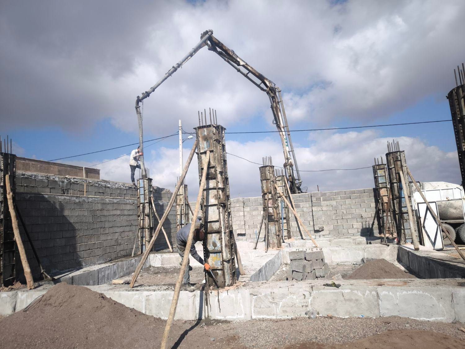 پیمانکاری‌ساختمان،اجرای اسکلت‌بتنی وشناژ‌ی اقساط|خدمات پیشه و مهارت|کرمان, |دیوار