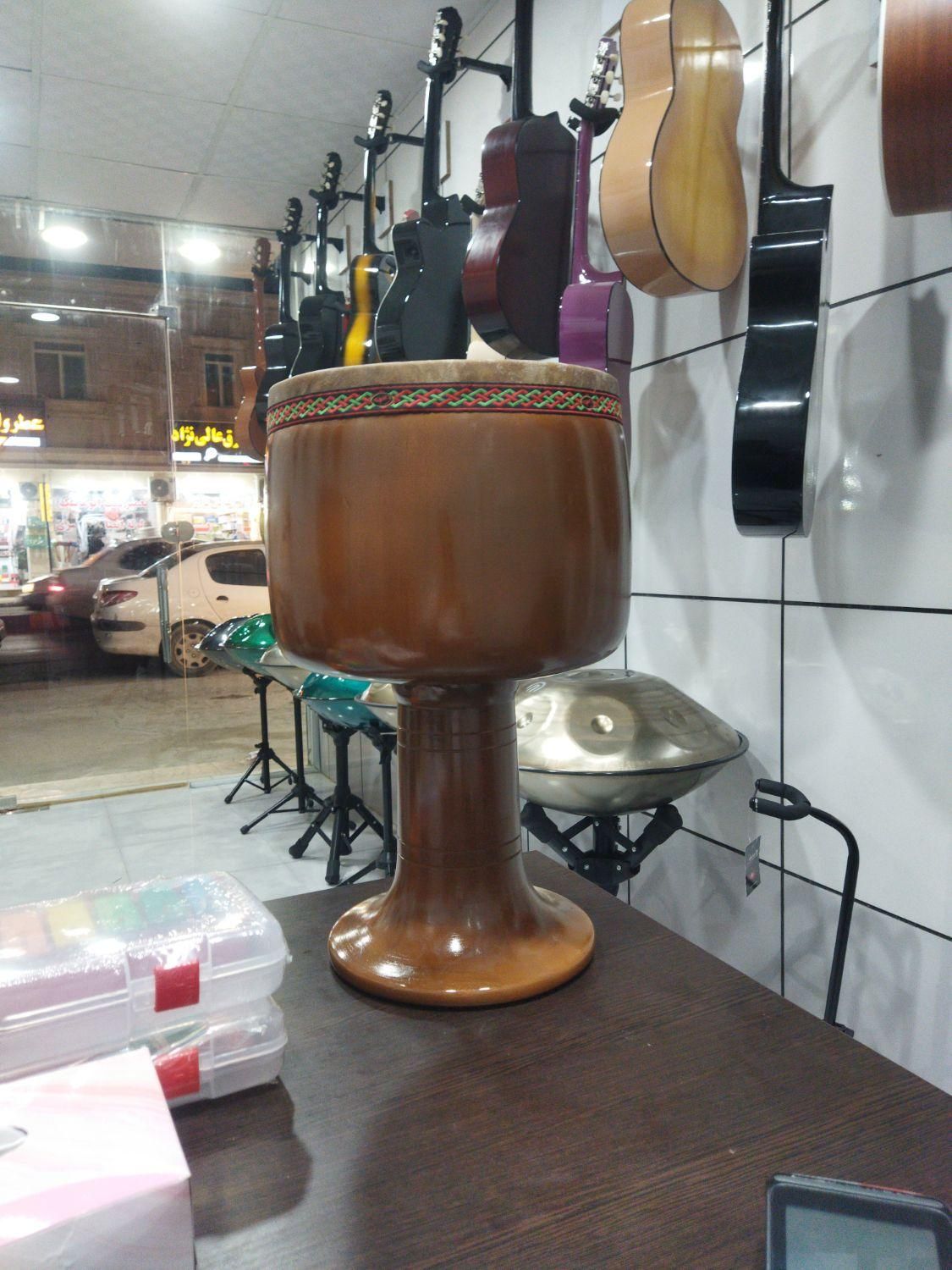 تنبک حلمی|سازهای سنتی|بوشهر, |دیوار