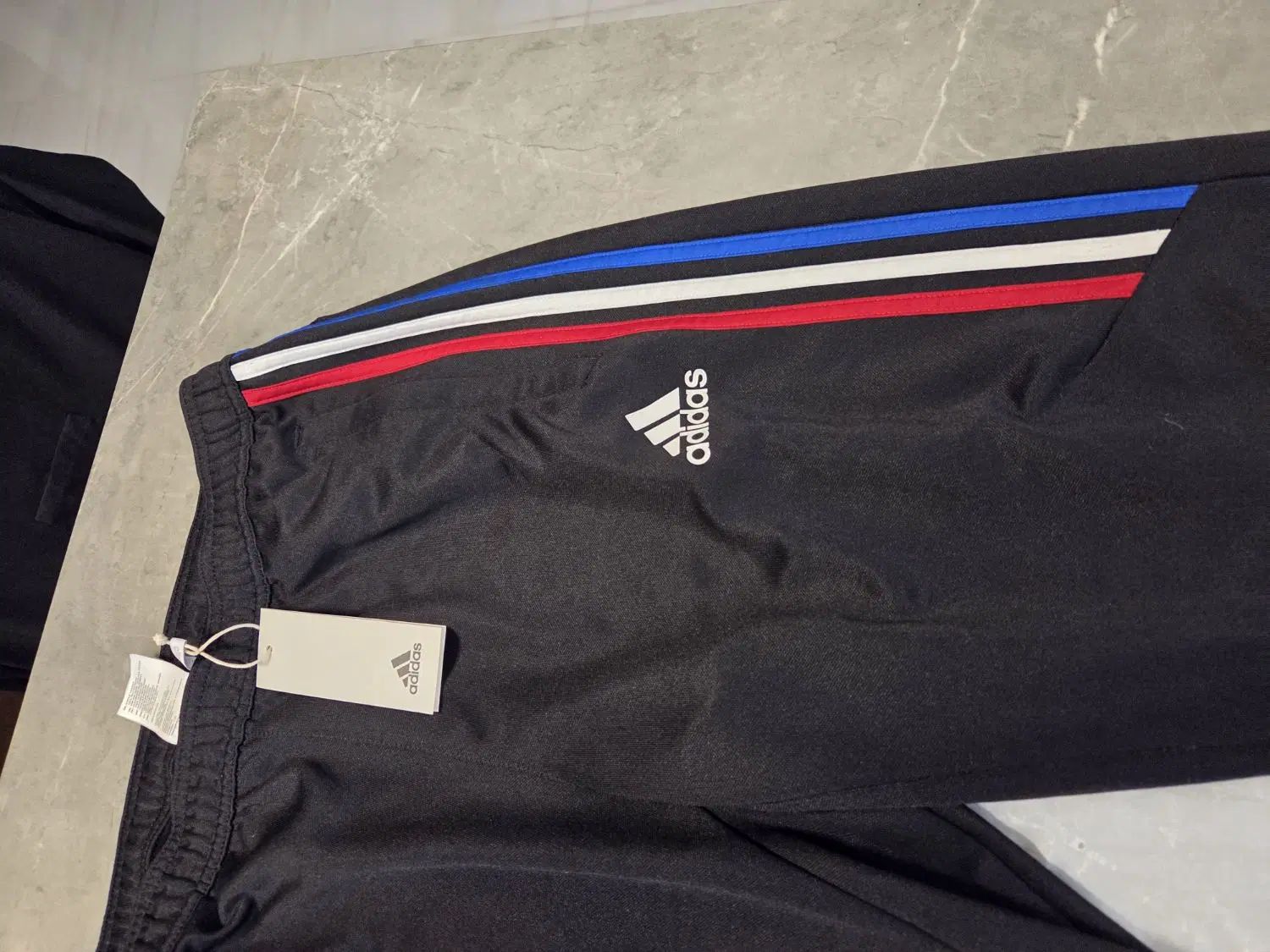 شلوارک ورزشی Adidas اورجینال آمریکایی / سایز لارج|تجهیزات ورزشی|مشهد, فارغ التحصیلان|دیوار